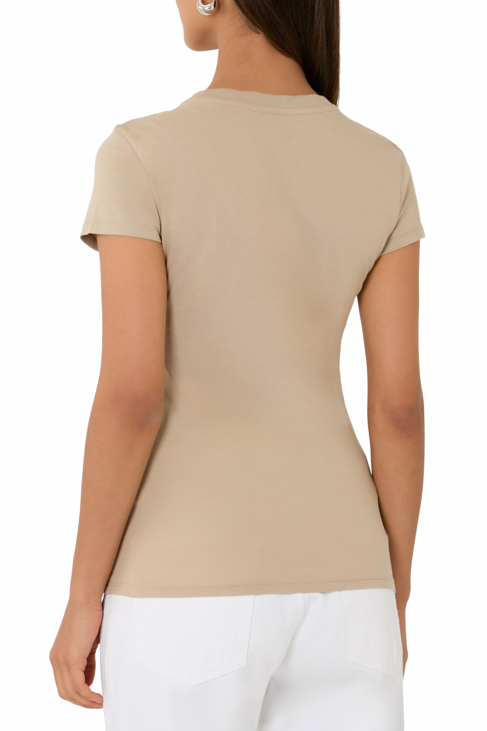 تيشيرت بقصة ضيقة بشعار الماركة قطن