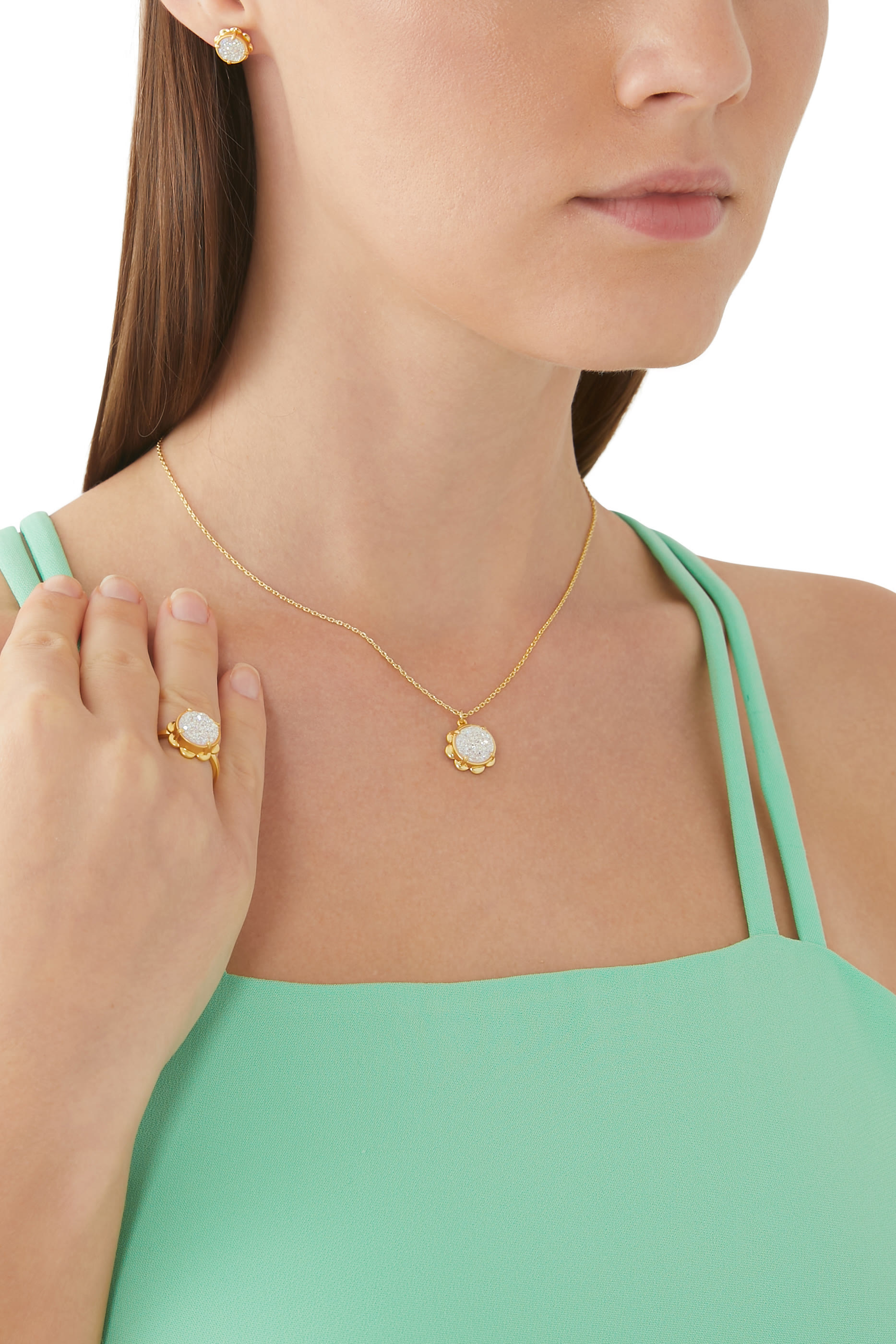 قلادة جلام بدلاية مرصعة بأحجار