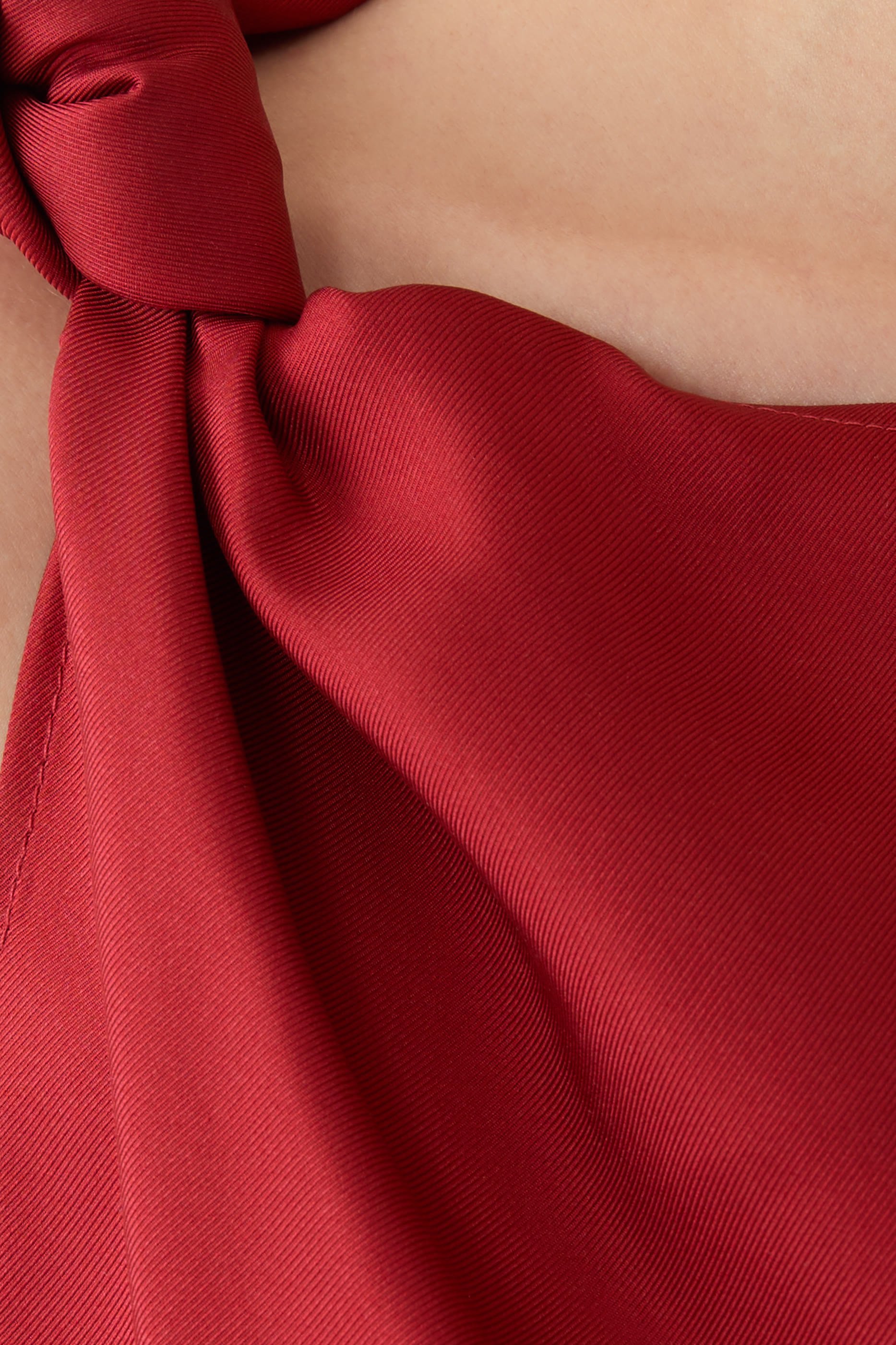 فستان مون بتصميم ملتوي متوسط الطول حرير