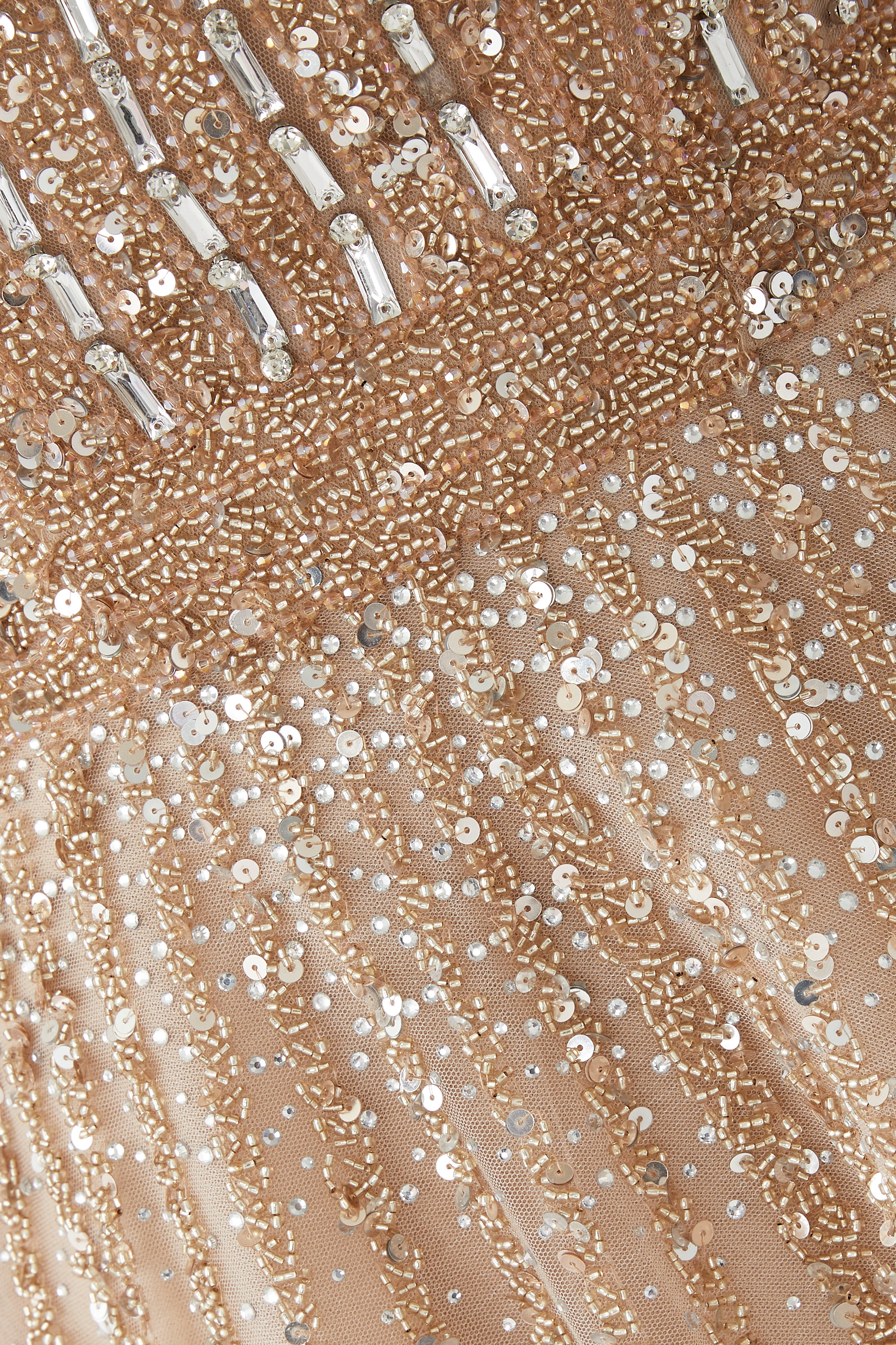 فستان سهرة بأكمام كاب