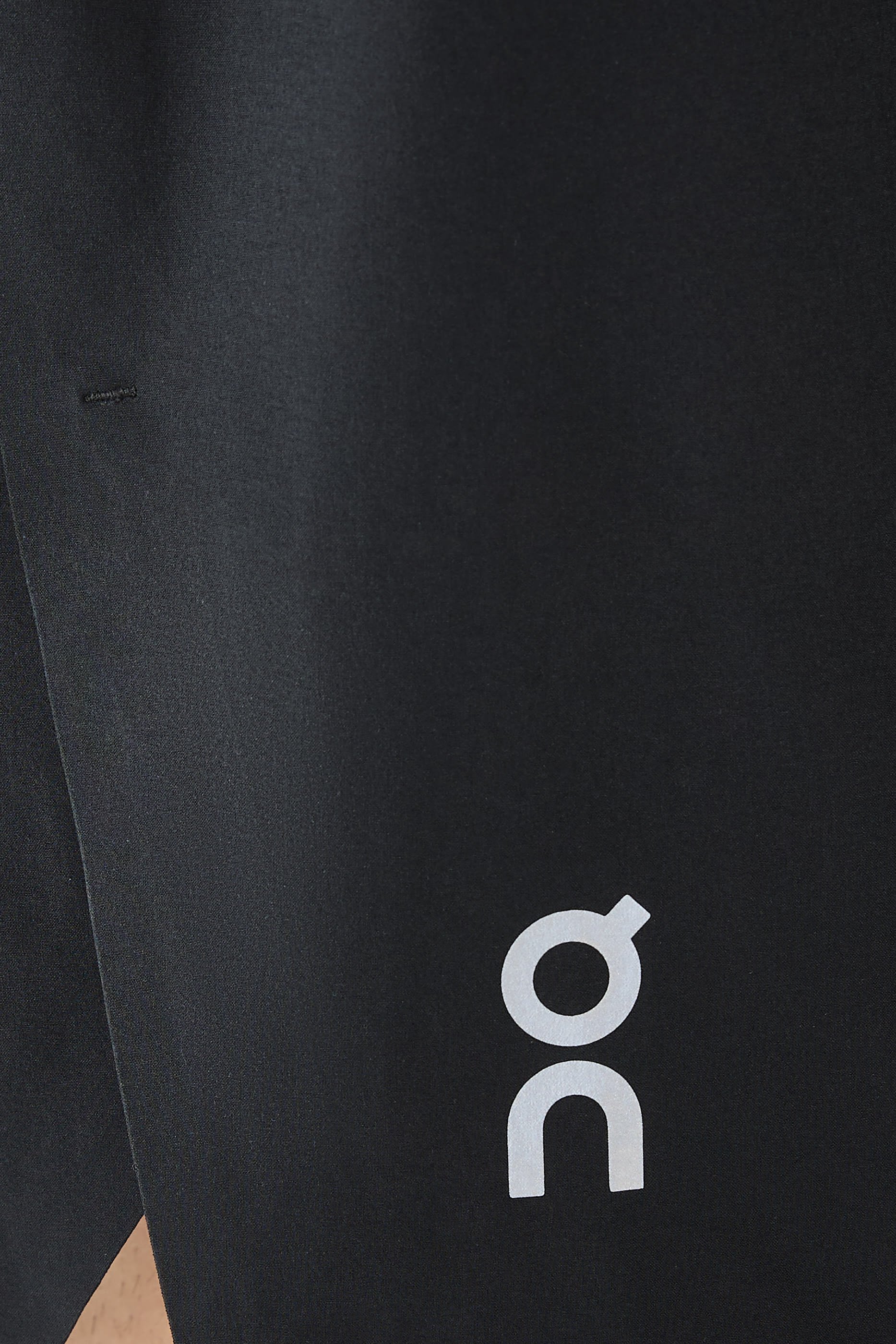 شورت رياضي بشعار الماركة