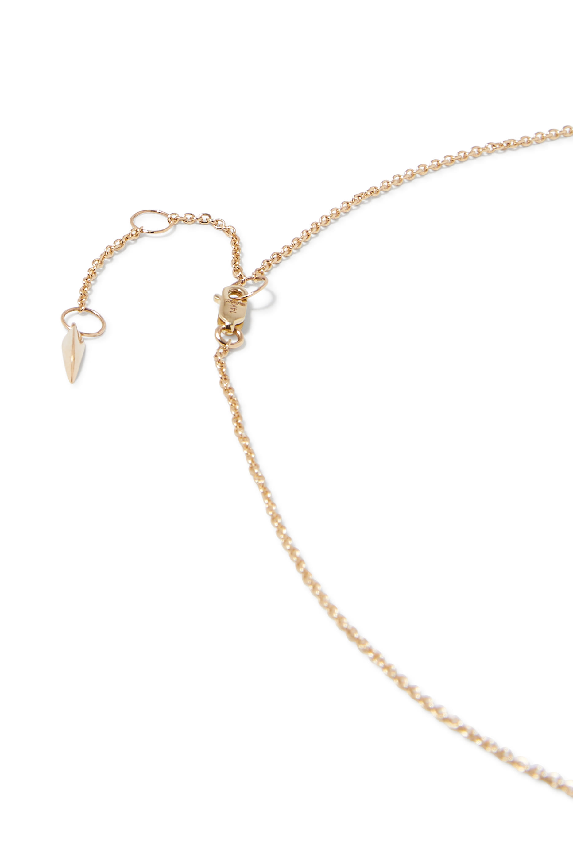 قلادة رفيعة بتصميم منزلق مرصعة بماس