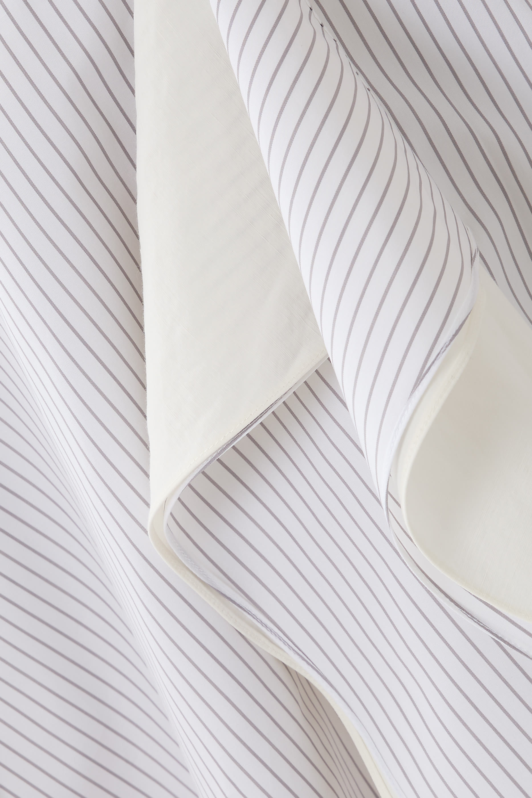 تنورة قصيرة بتصميم غير متماثل ونقشة رقعات