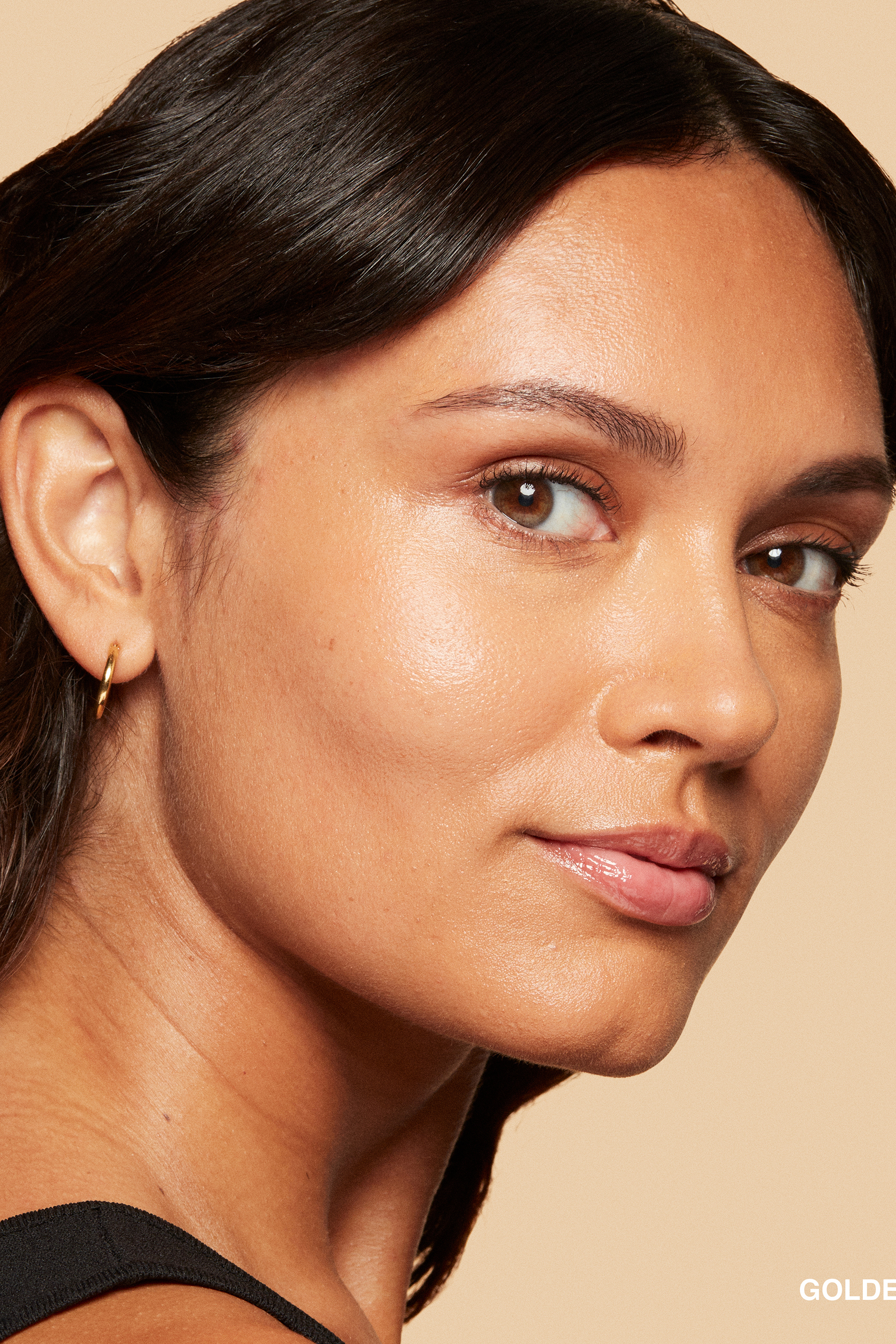 واقي شمس ملون غني بالفيتامينات وعامل حماية SPF 15