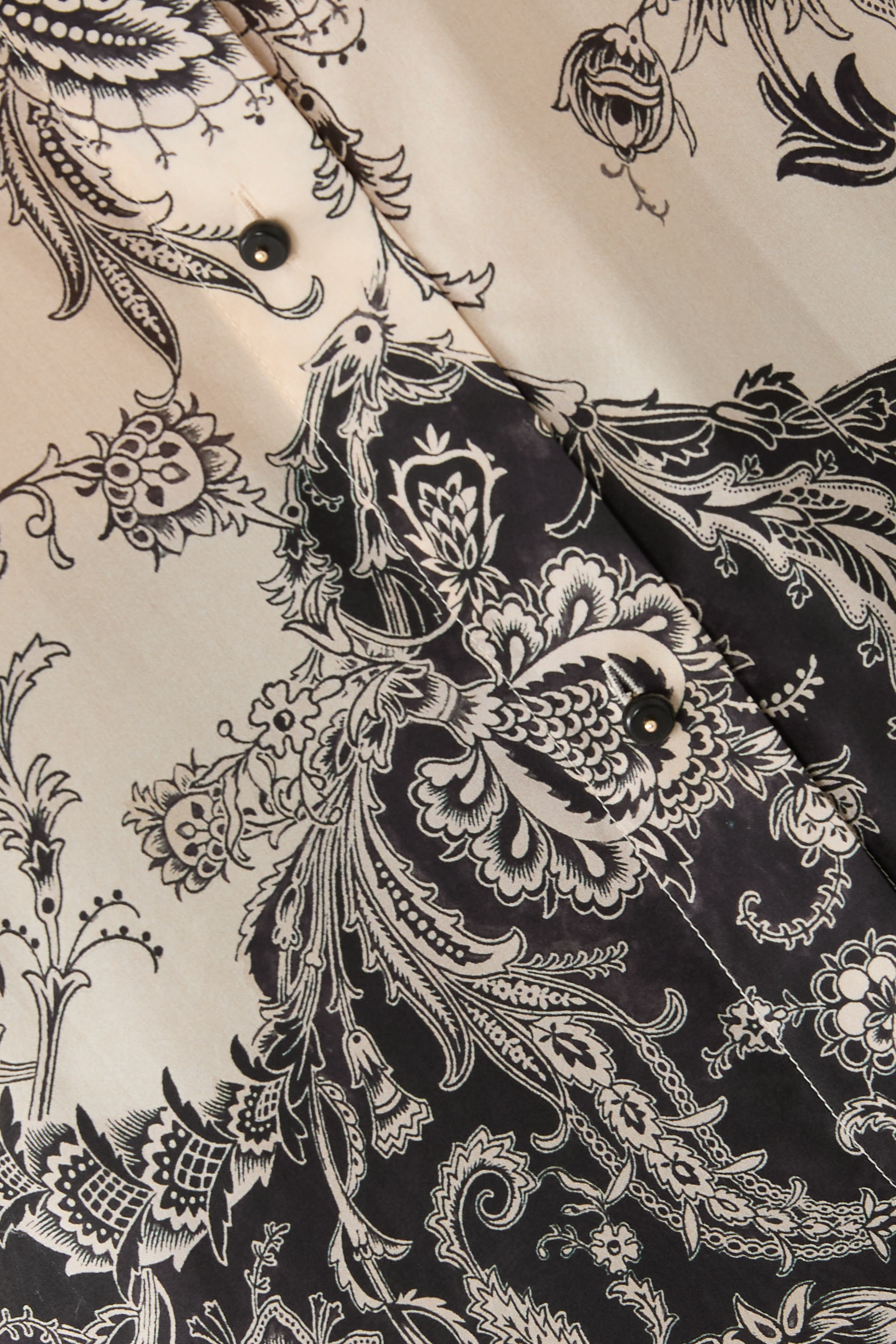 قميص ريانون بقصة مريحة