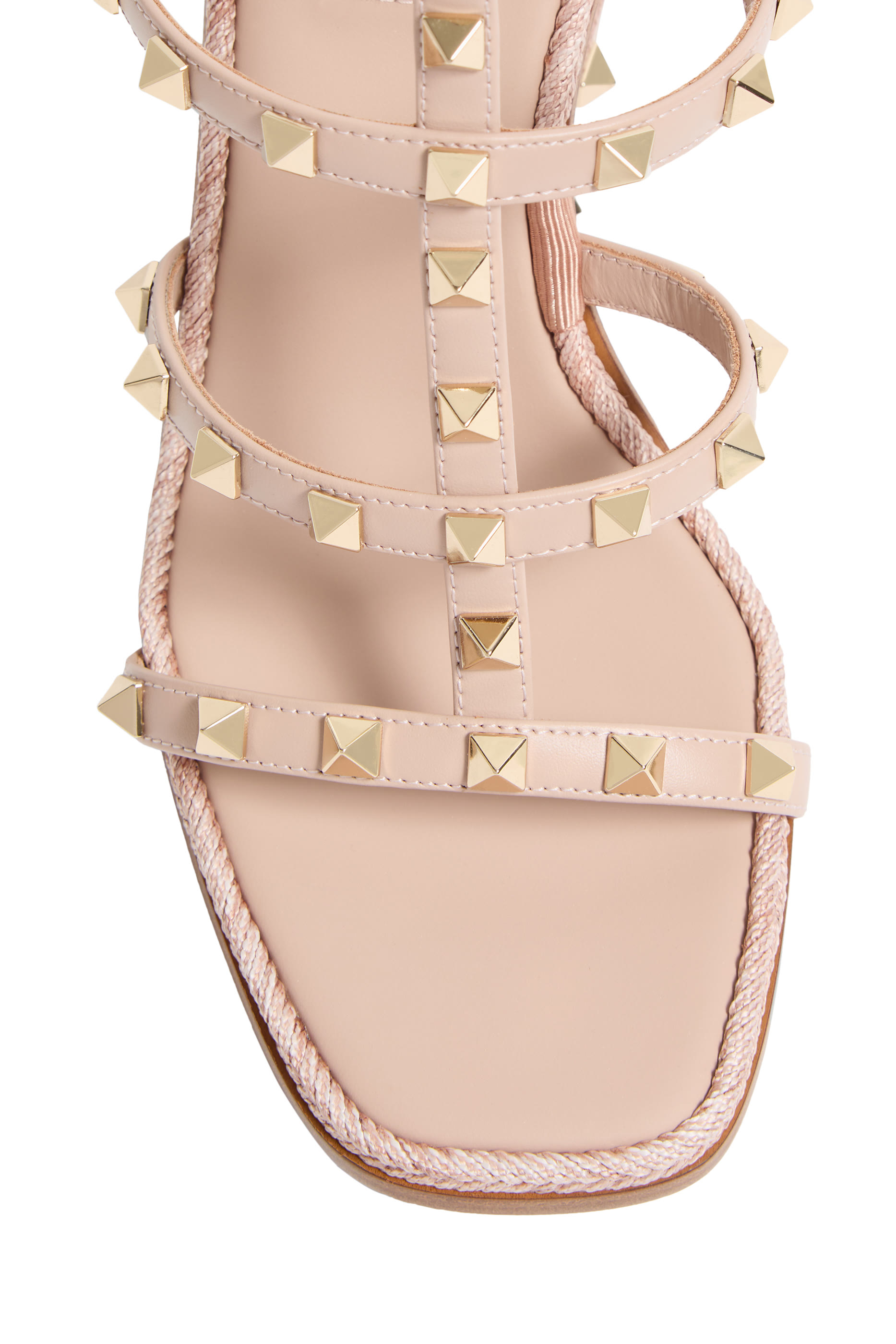 صندل 95 بسير كاحل وحلي هرمية وكعب ويدج