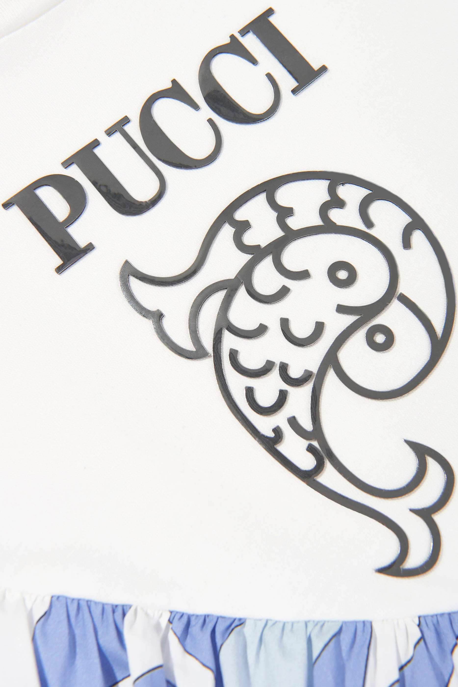 بلوزة بأكمام قصيرة وشعار الماركة للأطفال