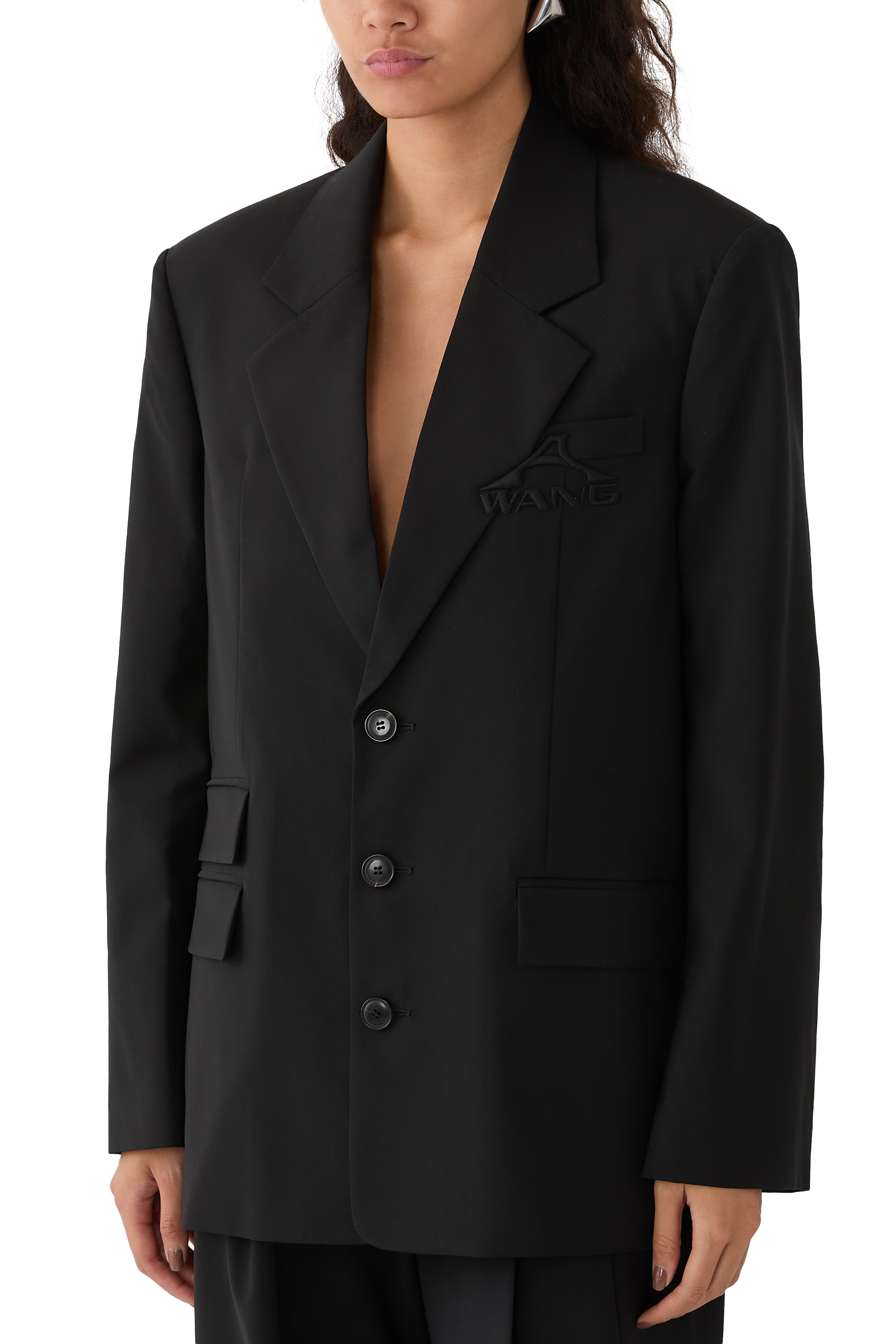 بليزر بقصة فضفاضة وتطريز شعار الماركة