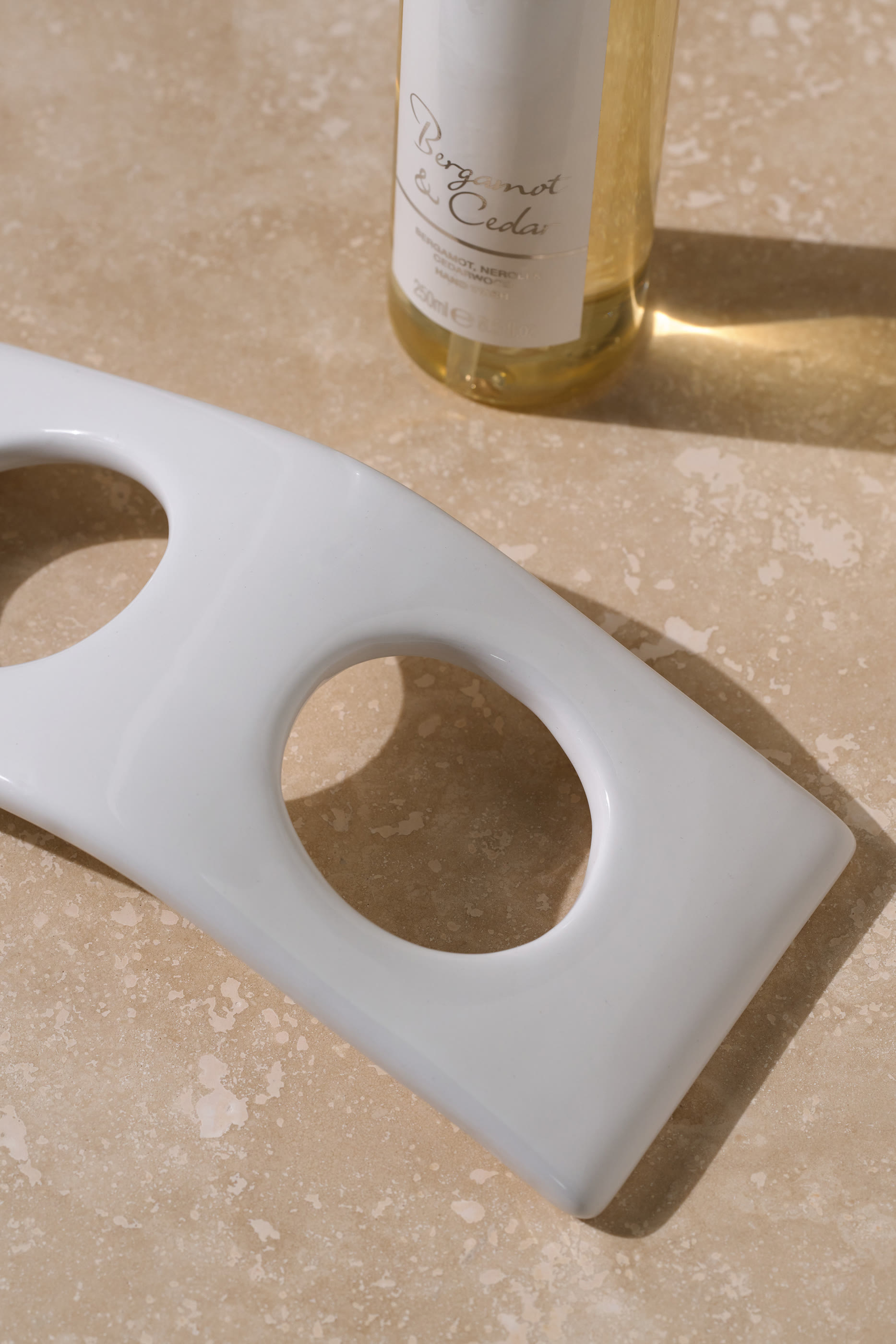 حامل قارورات مقوس مورستون