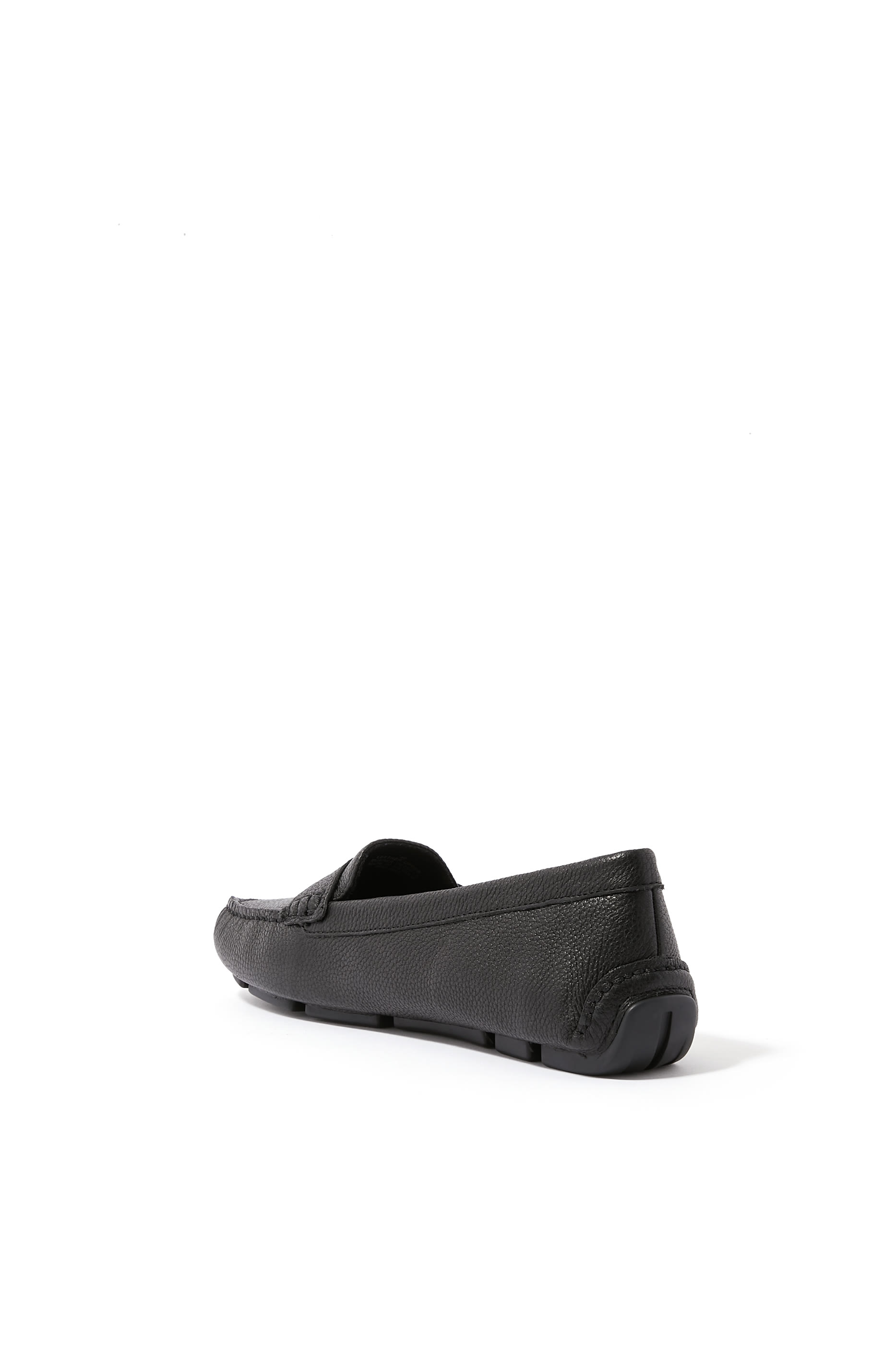 حذاء سهل الارتداء بحلية شعار الماركة