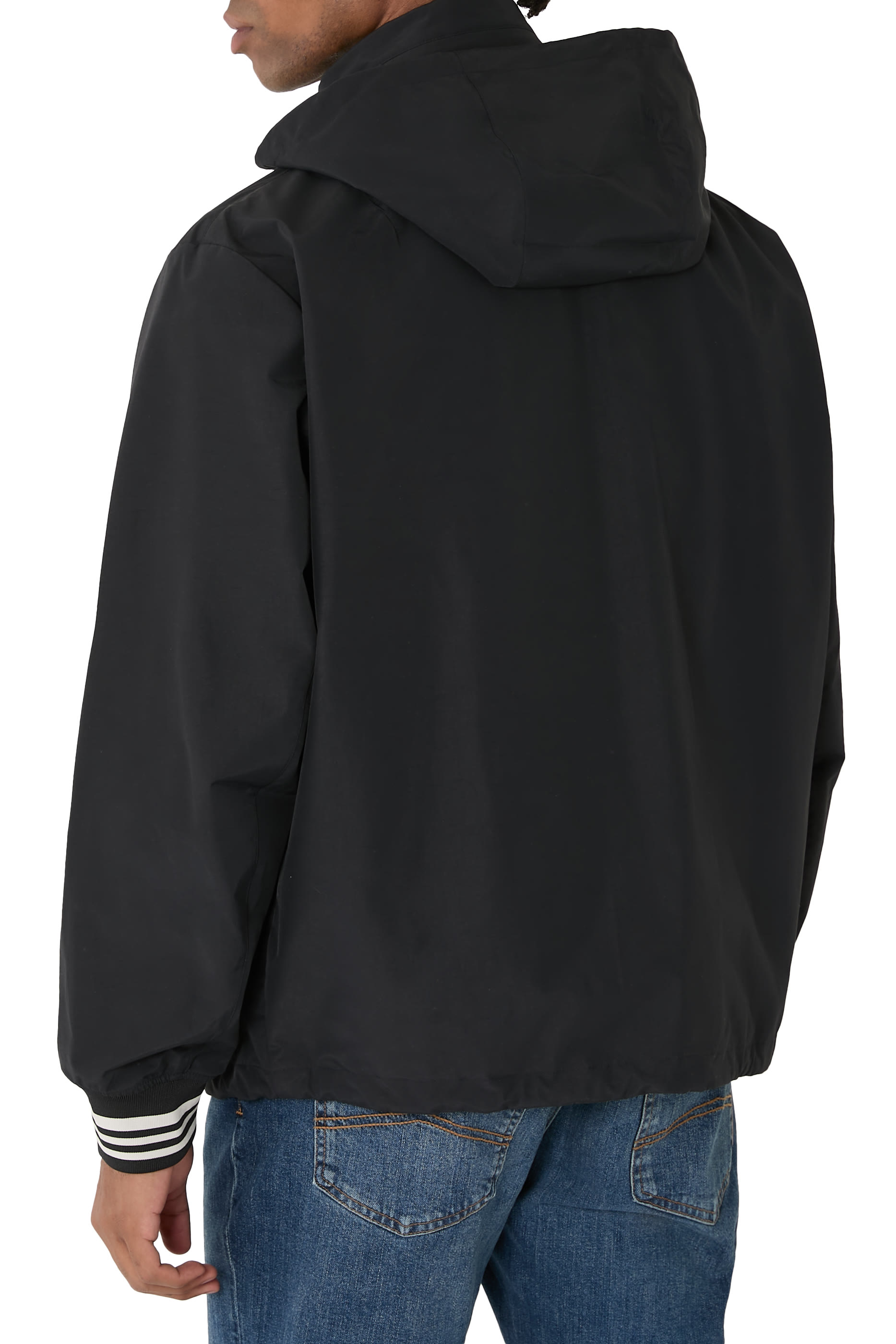 جاكيت بتصميم جامعي