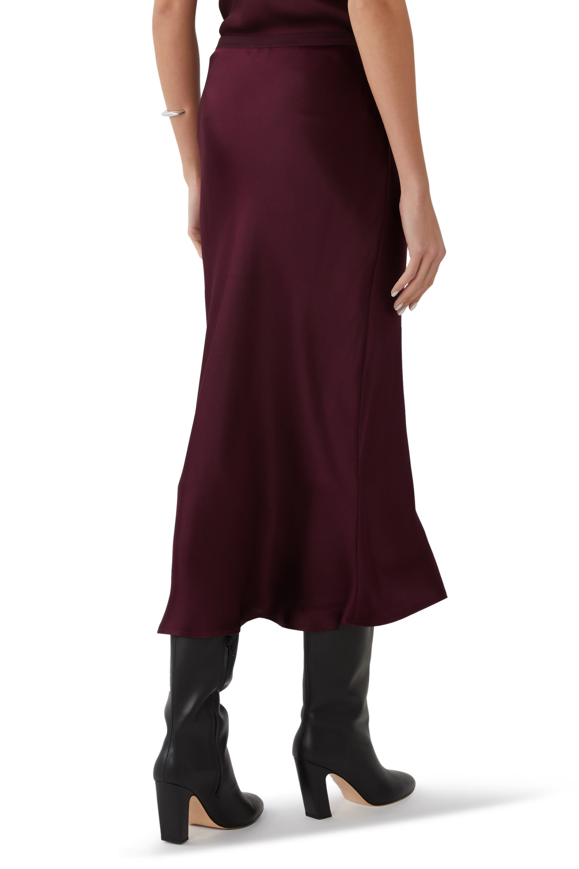 تنورة بار حرير