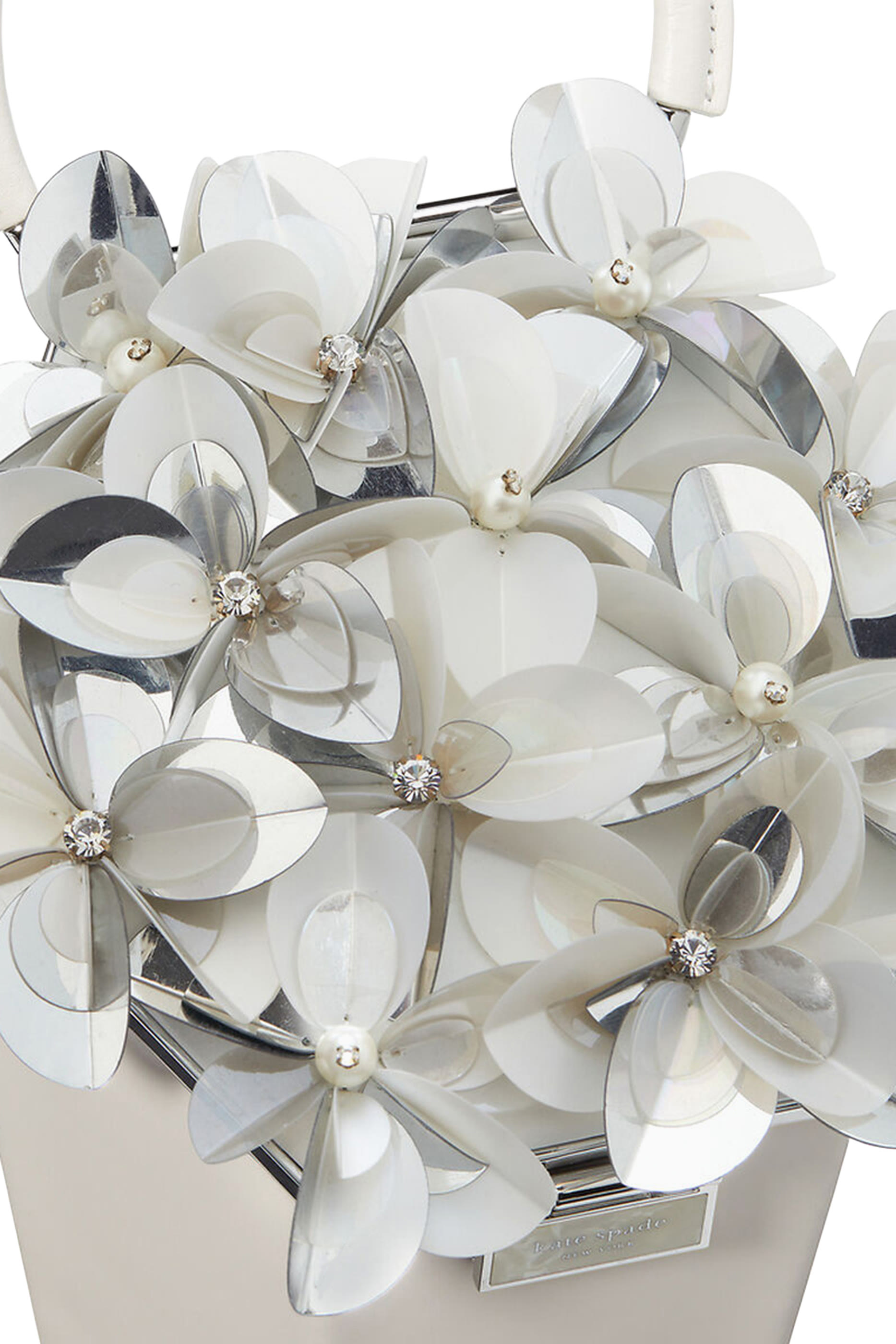 حقيبة ان بلوم بتصميم مزهرية بيد علوية وياقة زهور بارزة الملمس