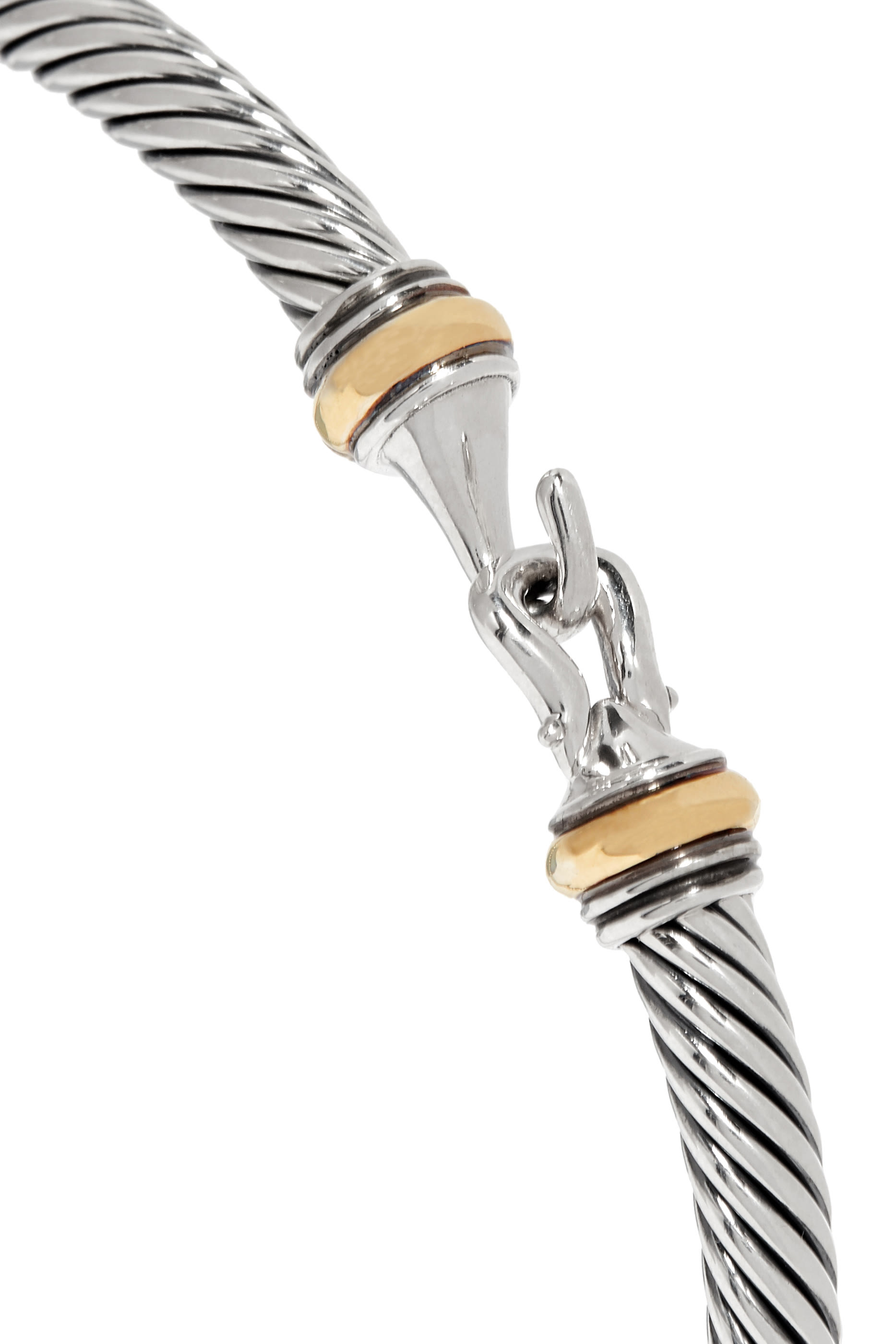 سوار مجدول بمشبك