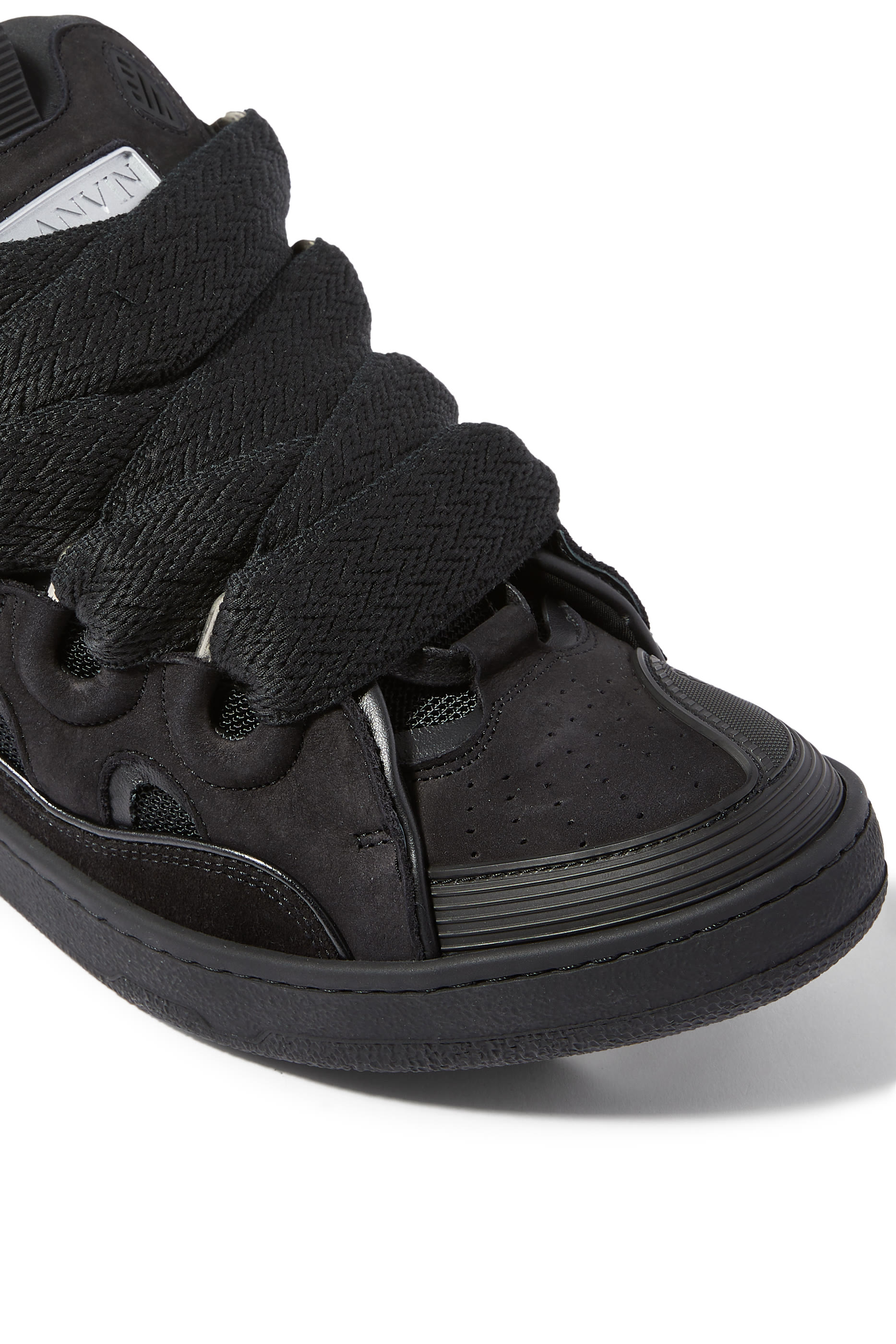 سنيكرز كيرب جلد