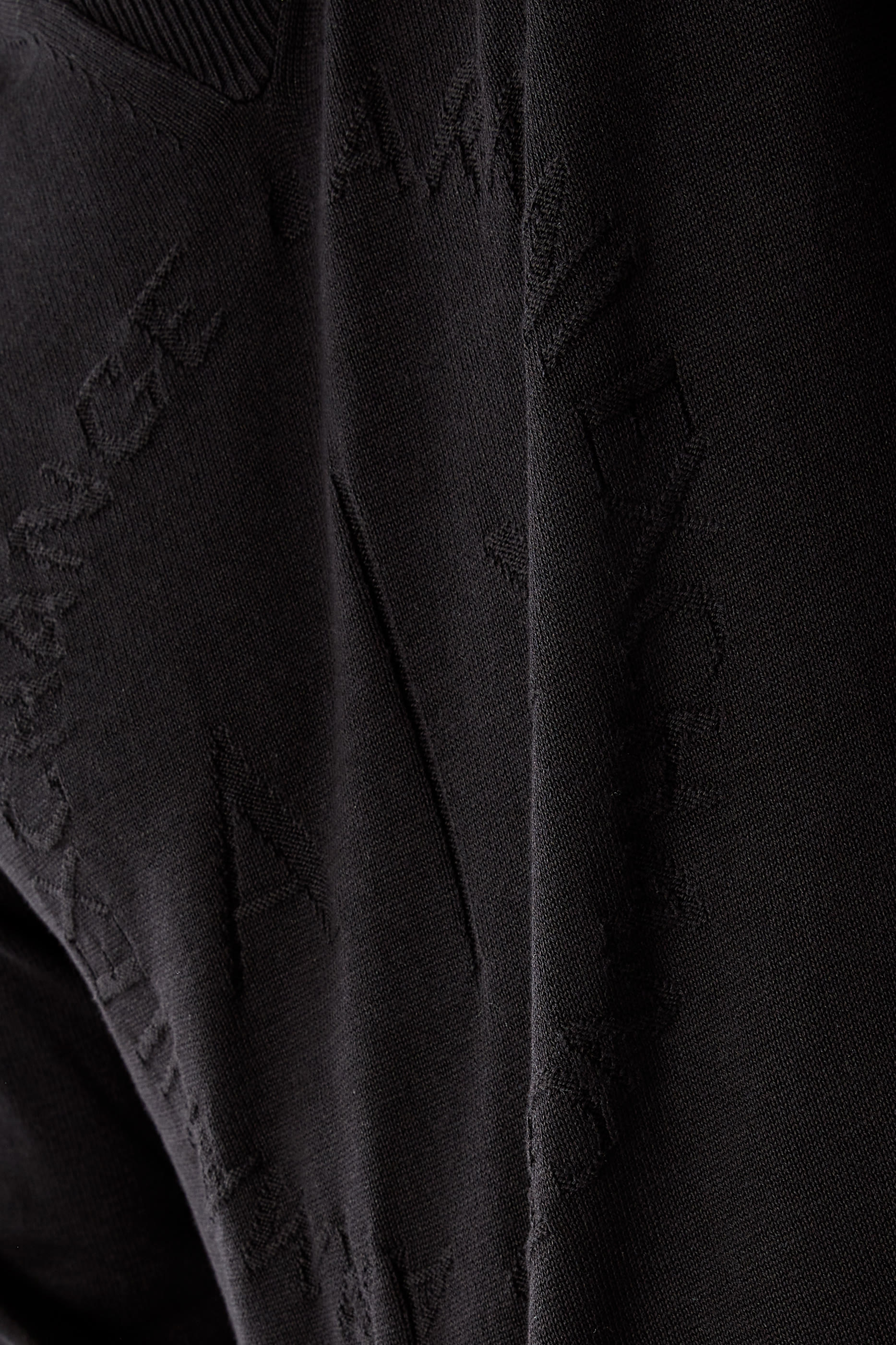 كنزة بتصميم سترة من التشكيلة الأساسية