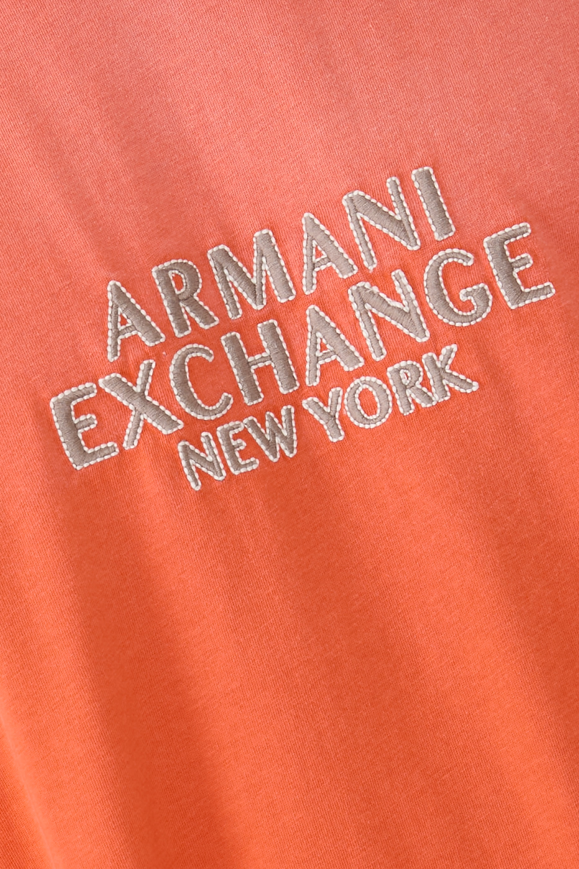 تيشيرت بشعار حرفي الماركة