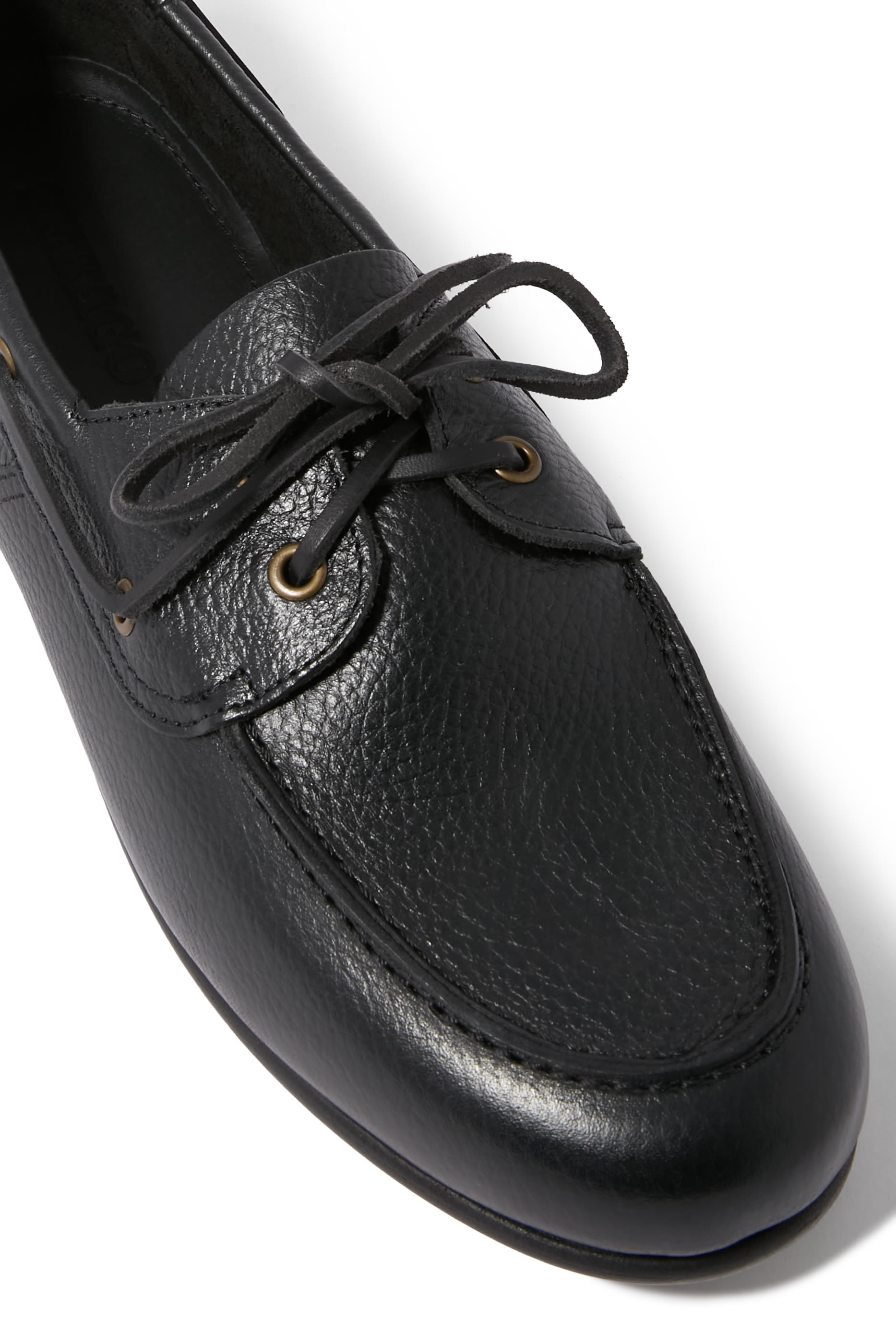 حذاء موكاسين جلد معالج بارز الملمس