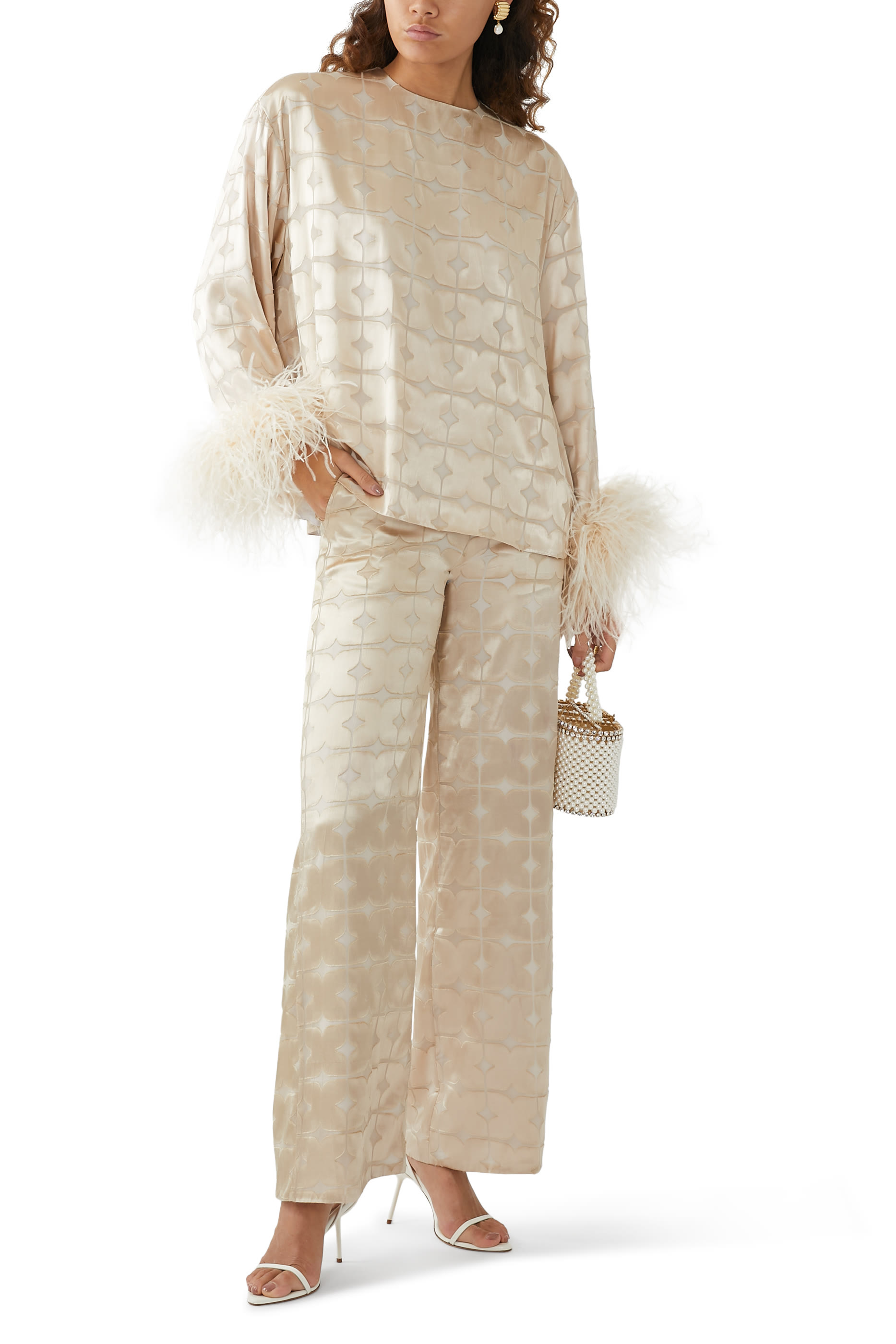 بنطال بقصة فضفاضة