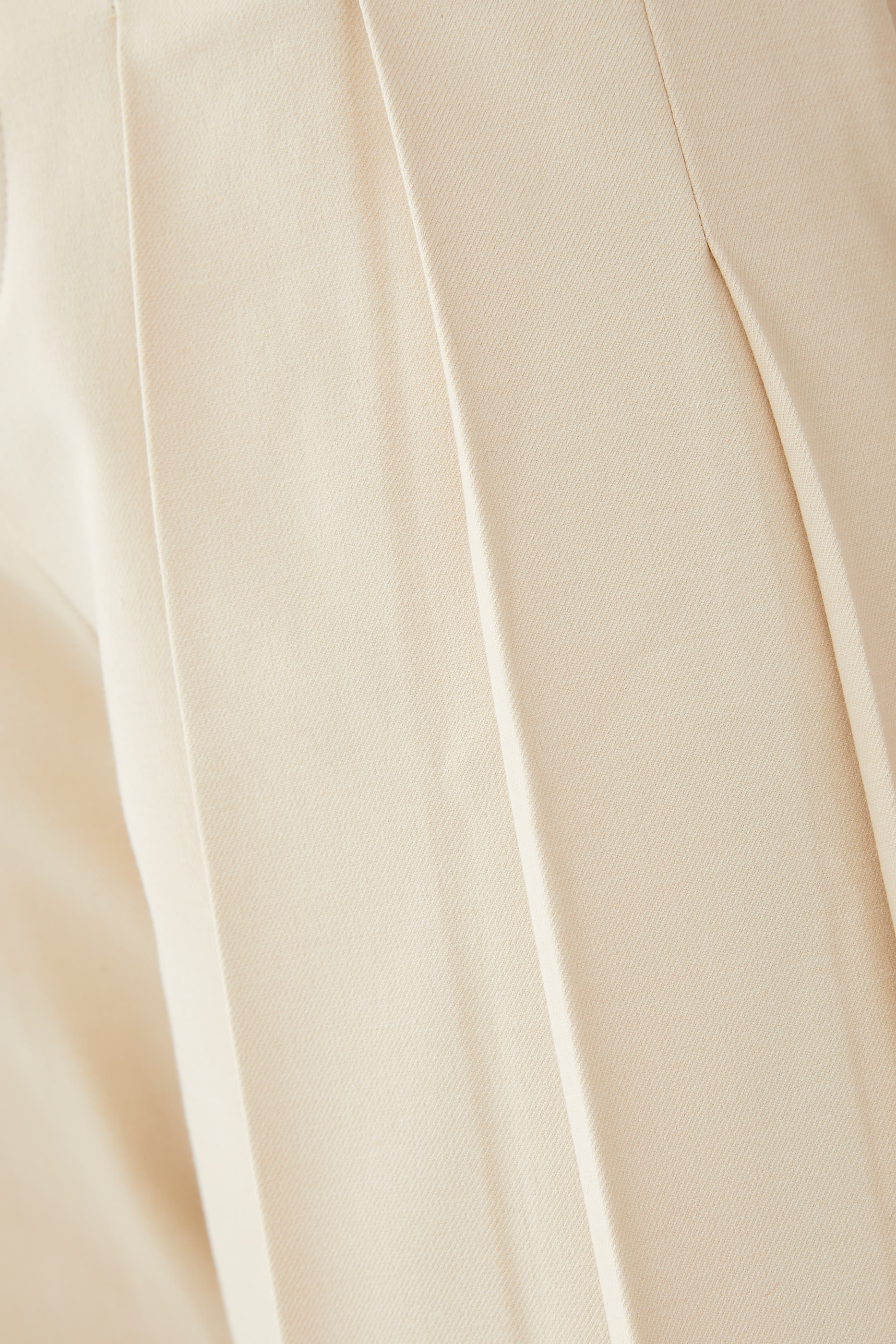 بنطال سيمون بطيات بقصة ساق واسعة وخصر مرتفع