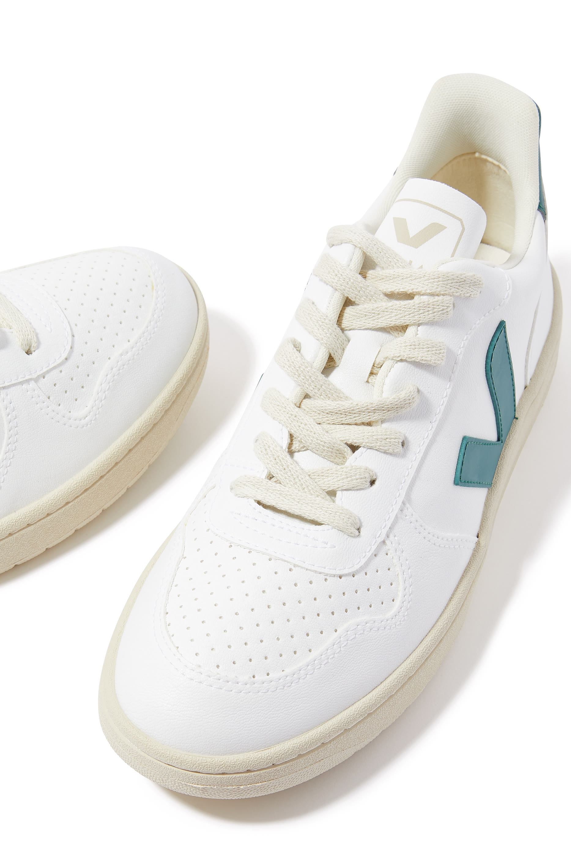 سنيكرز في- 90 جلد بكاحل منخفض