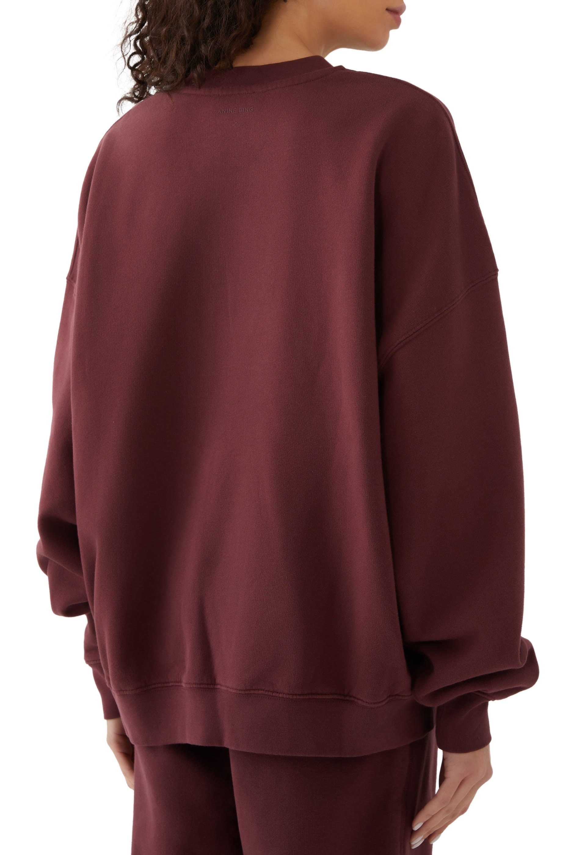 سويت شيرت مايلز بقصة فضفاضة وحروف شعار الماركة