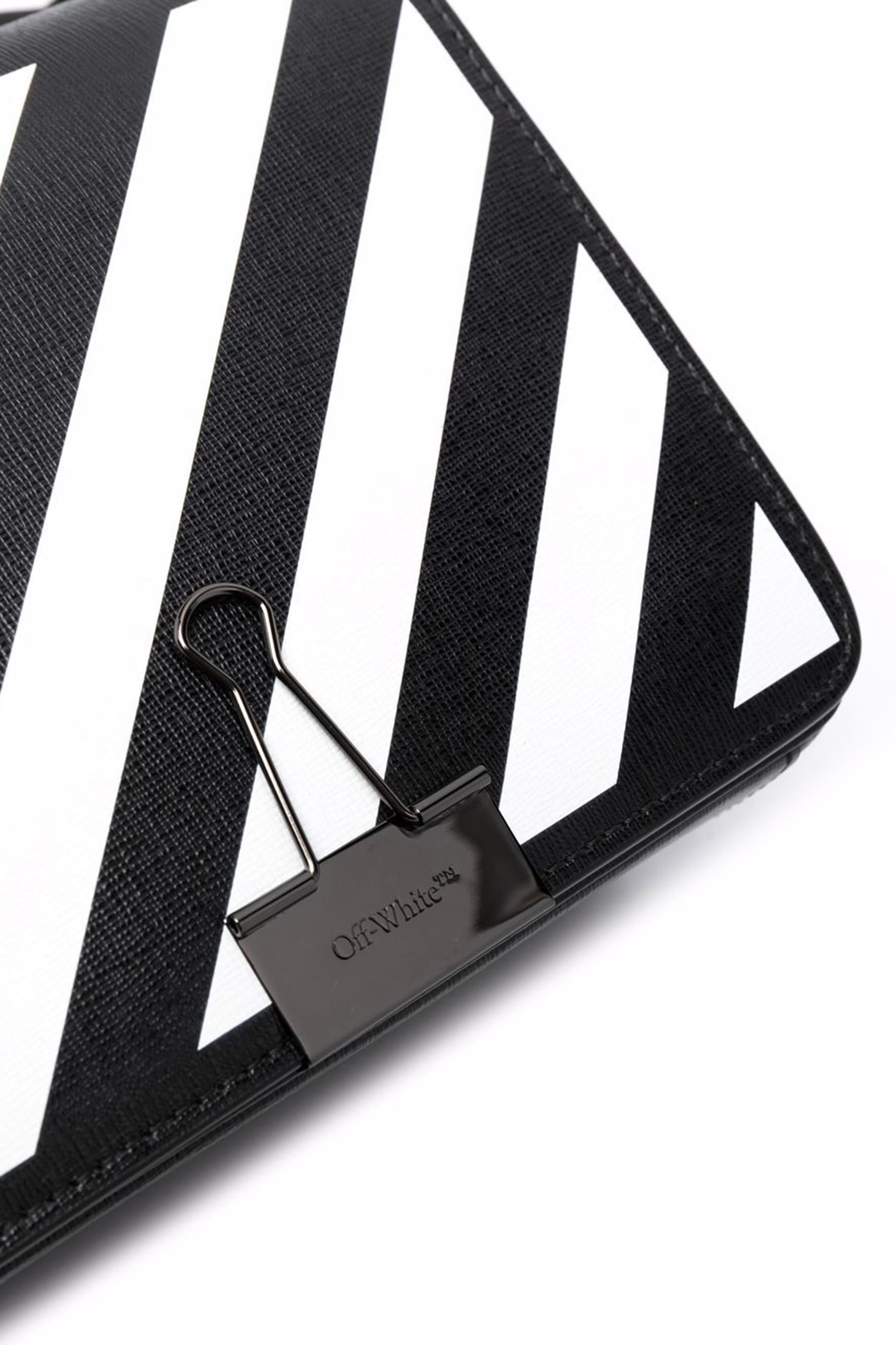 حقيبة بغطاء قلاب بمشبك