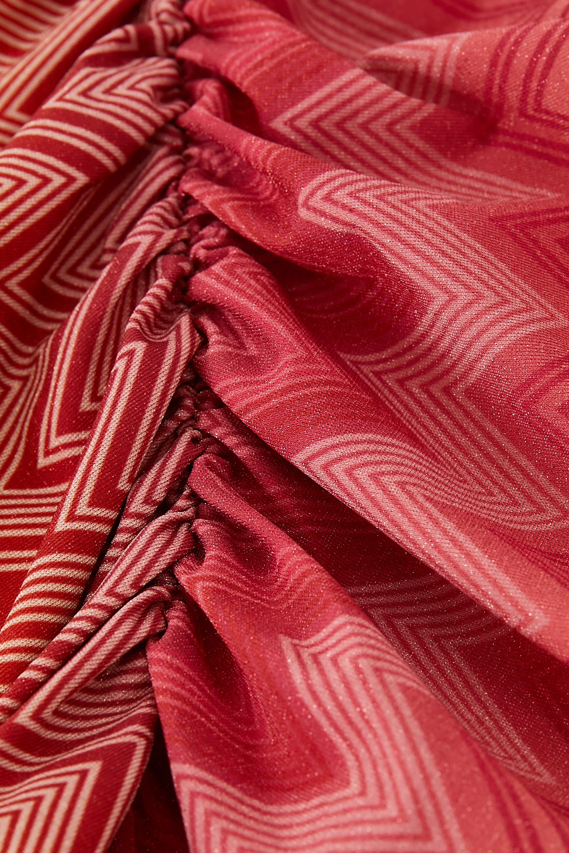 تنورة قصيرة مار بنقشة خطوط متعرجة شيفرون ليكرا لوركس