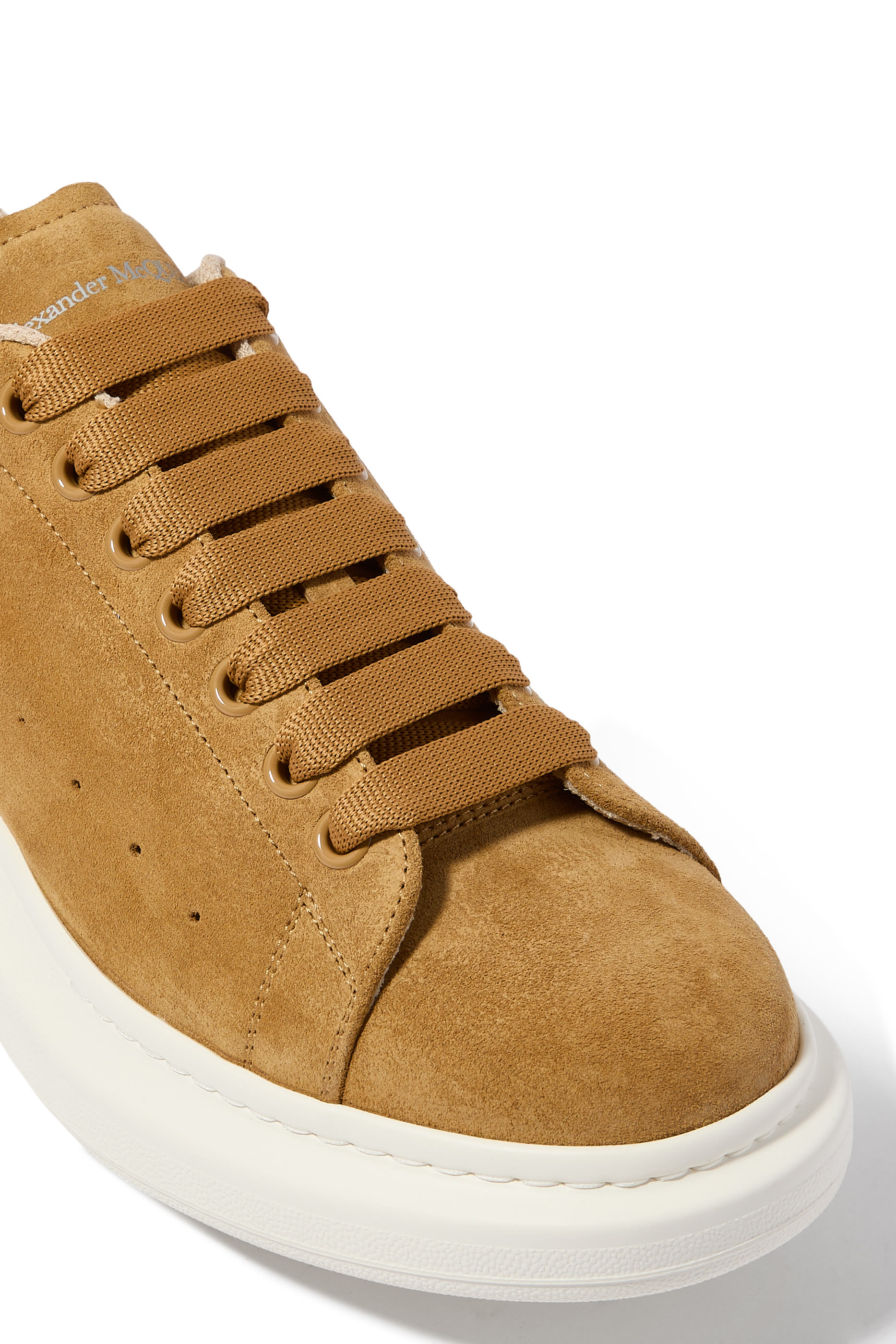 سنيكرز بنعل سميك