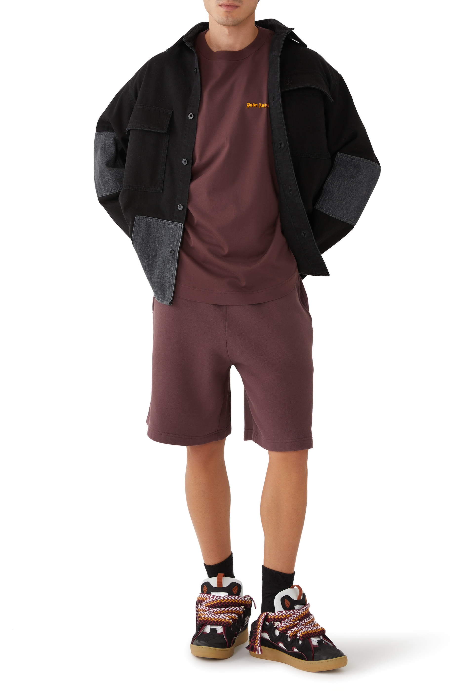 تيشيرت بشعار الماركة الكلاسيكي