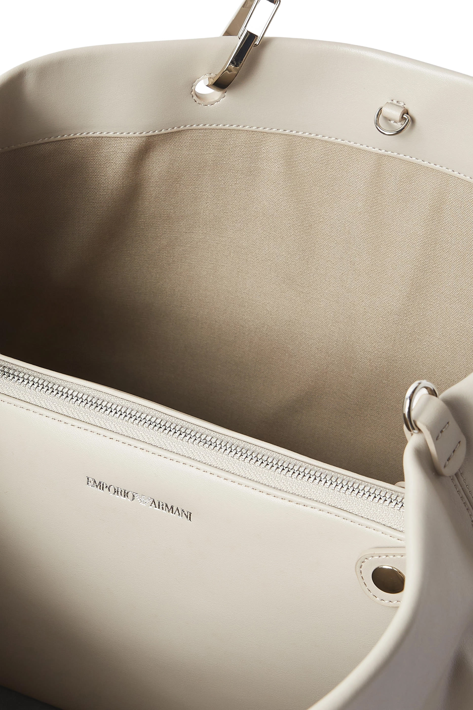 حقيبة يد بشعار الماركة جلد