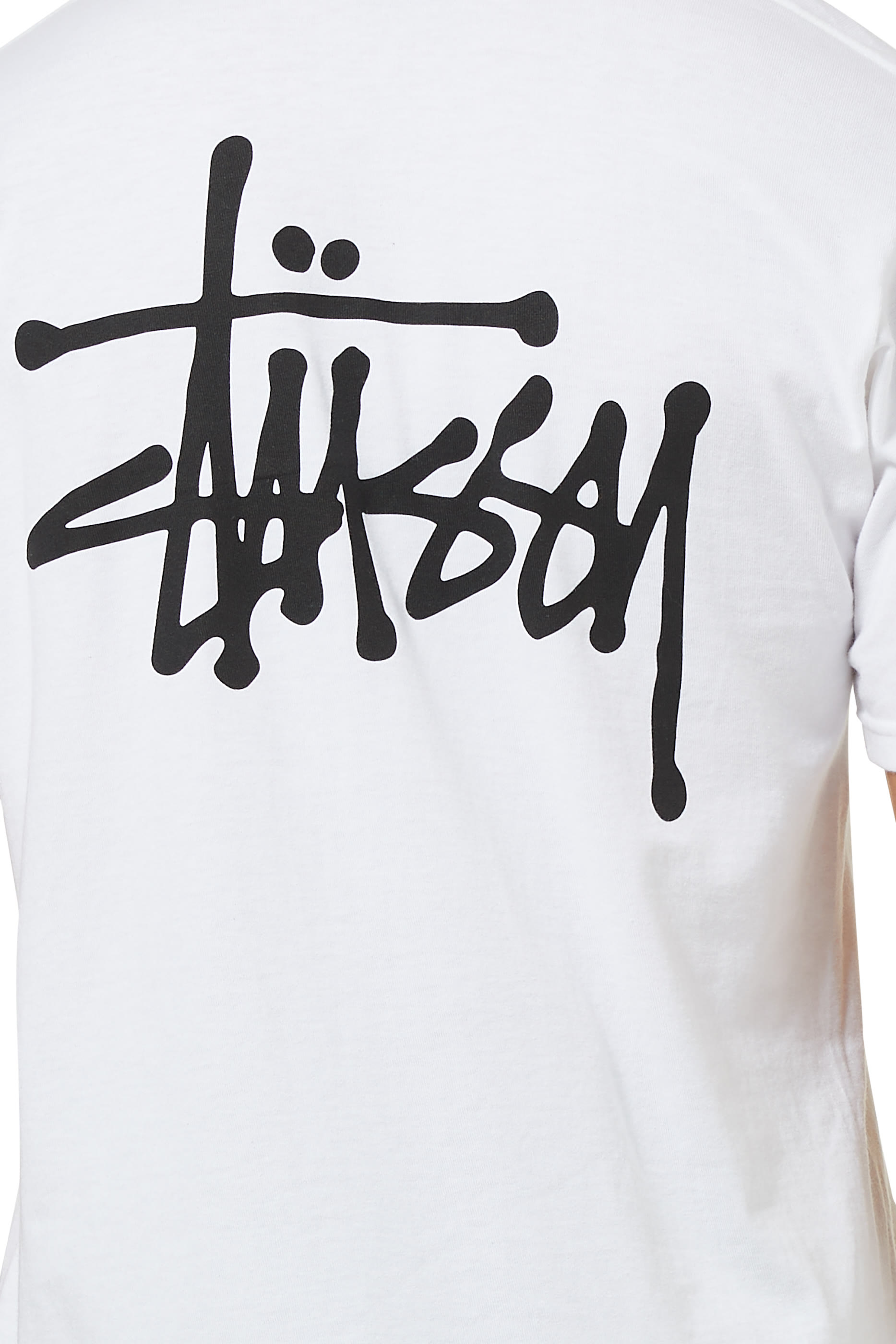 تي شيرت بتصميم بسيط بشعار الماركة