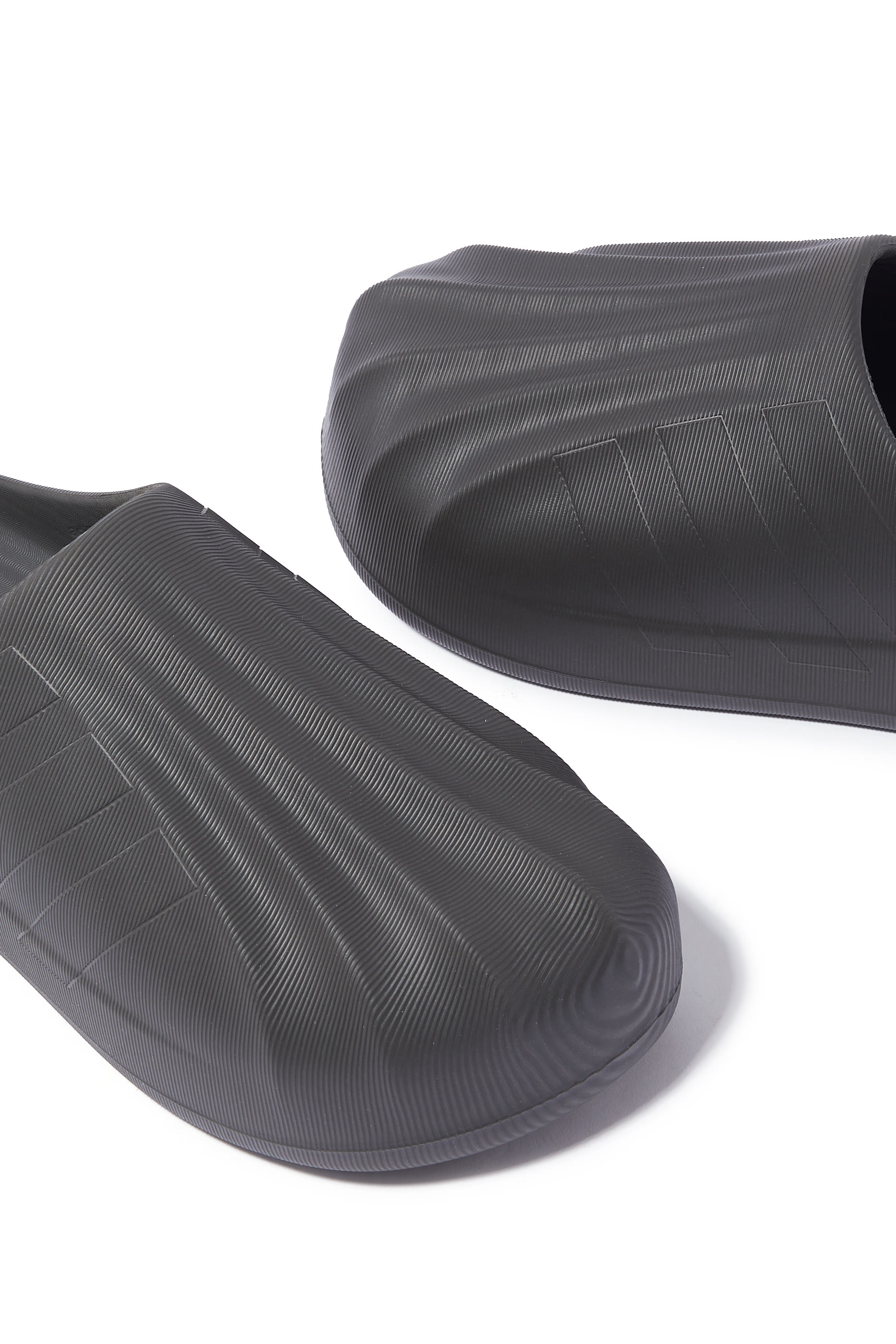 حذاء سوبر ستار مفتوح من الخلف