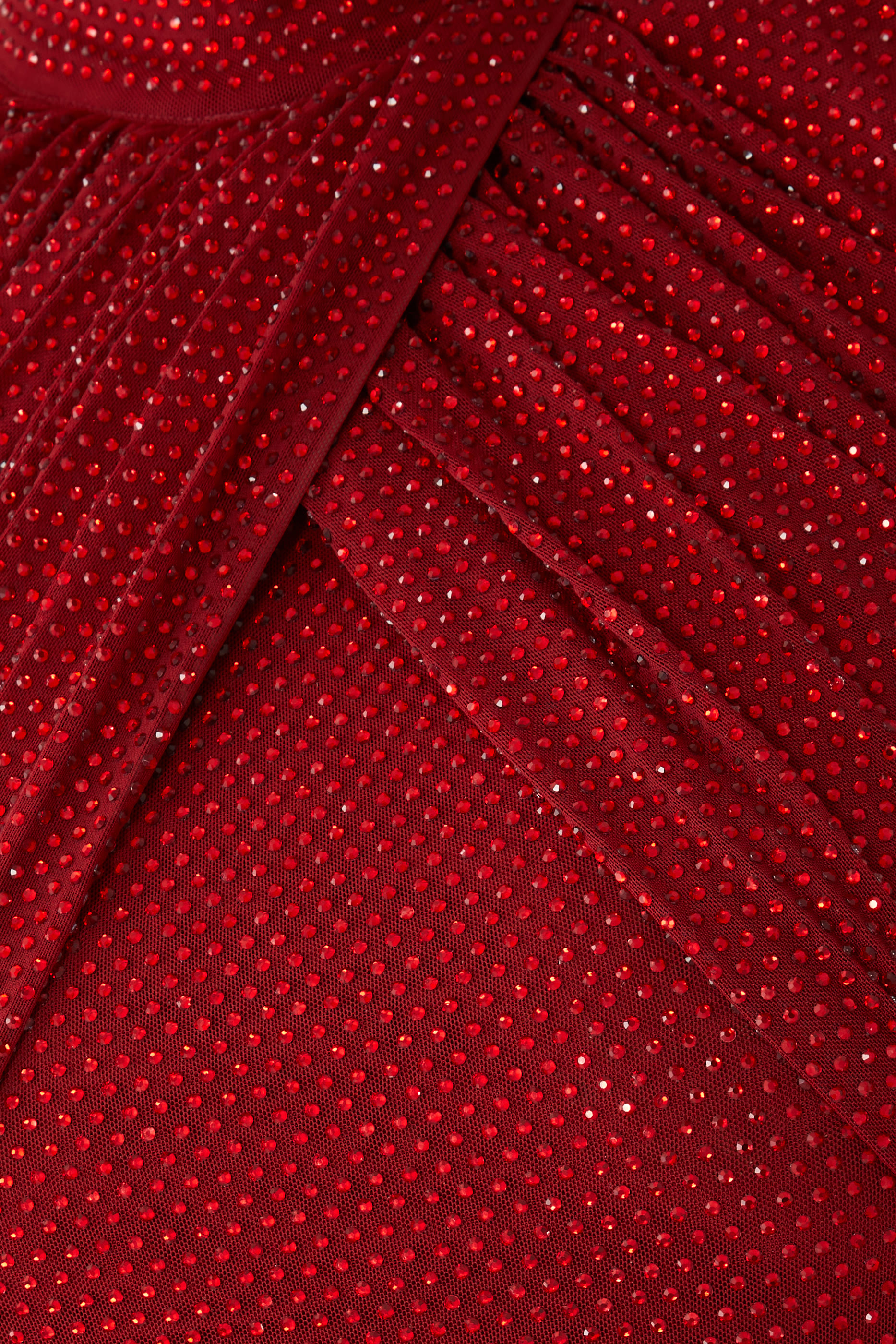 فستان طويل قماش شبكي مرصع بأحجار الراين