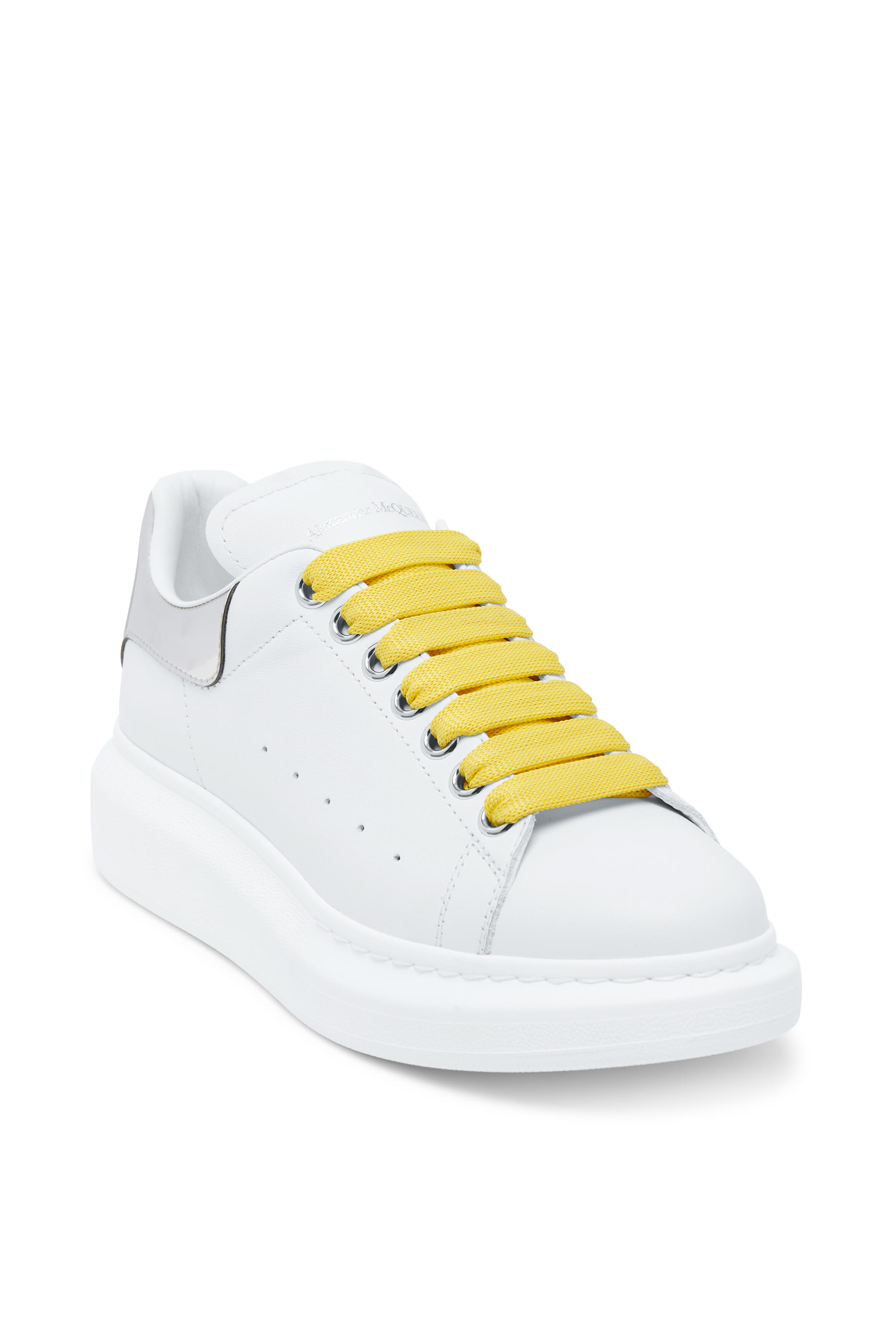 سنيكرز بنعل سميك