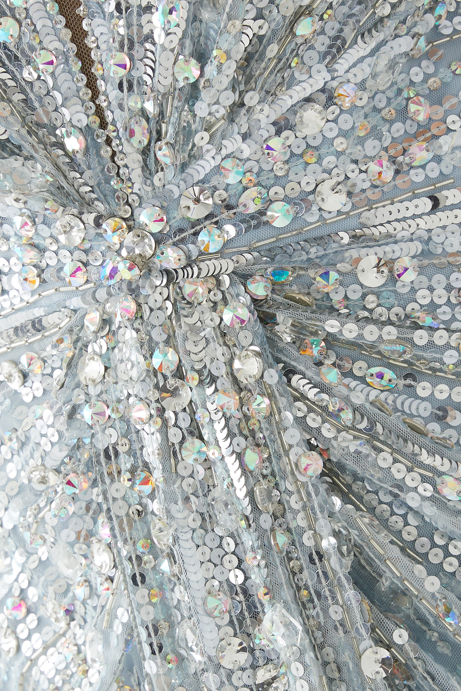 فستان سهرة مطرز بالترتر