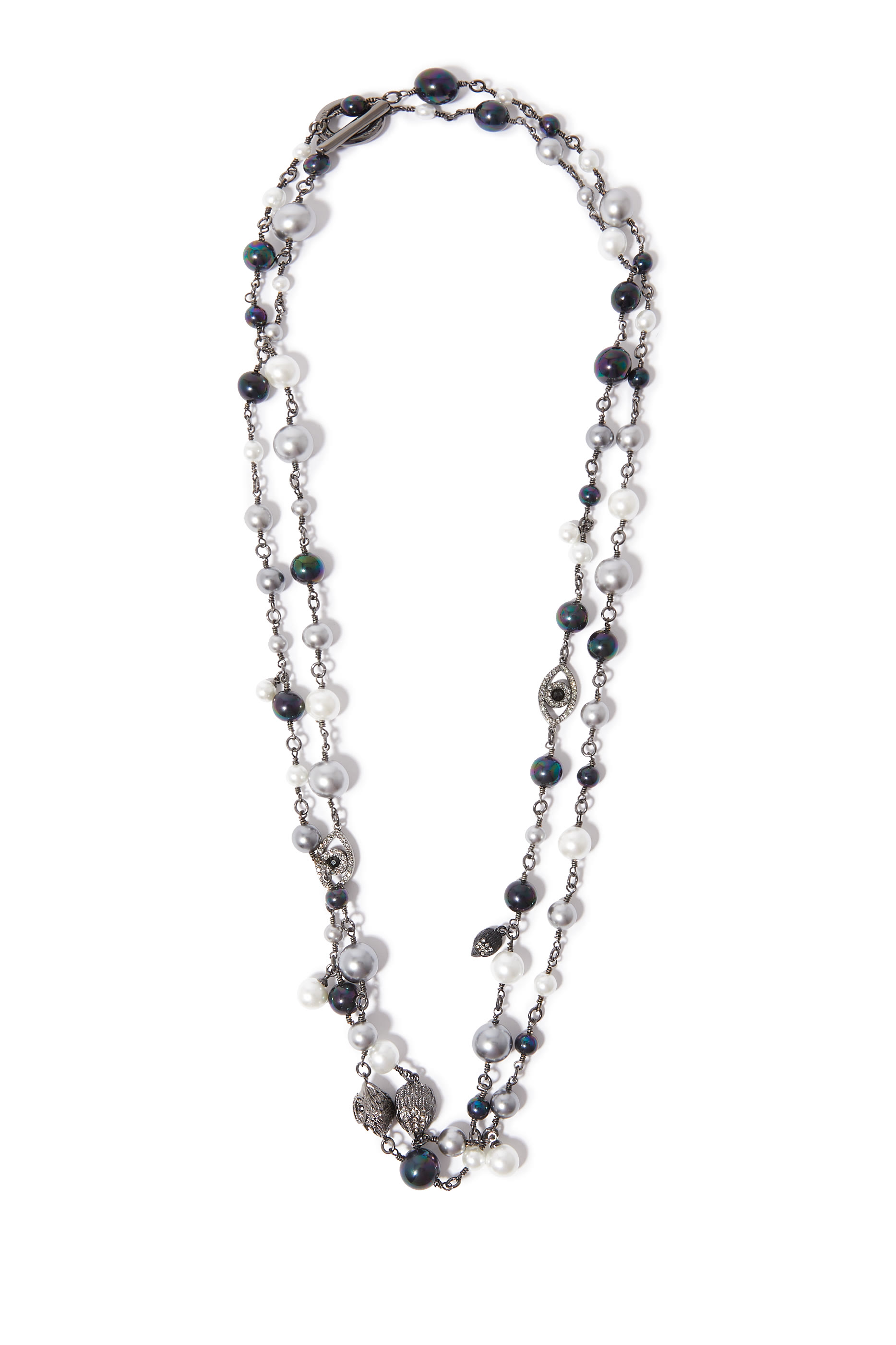 قلادة طويلة مزينة باللؤلؤ