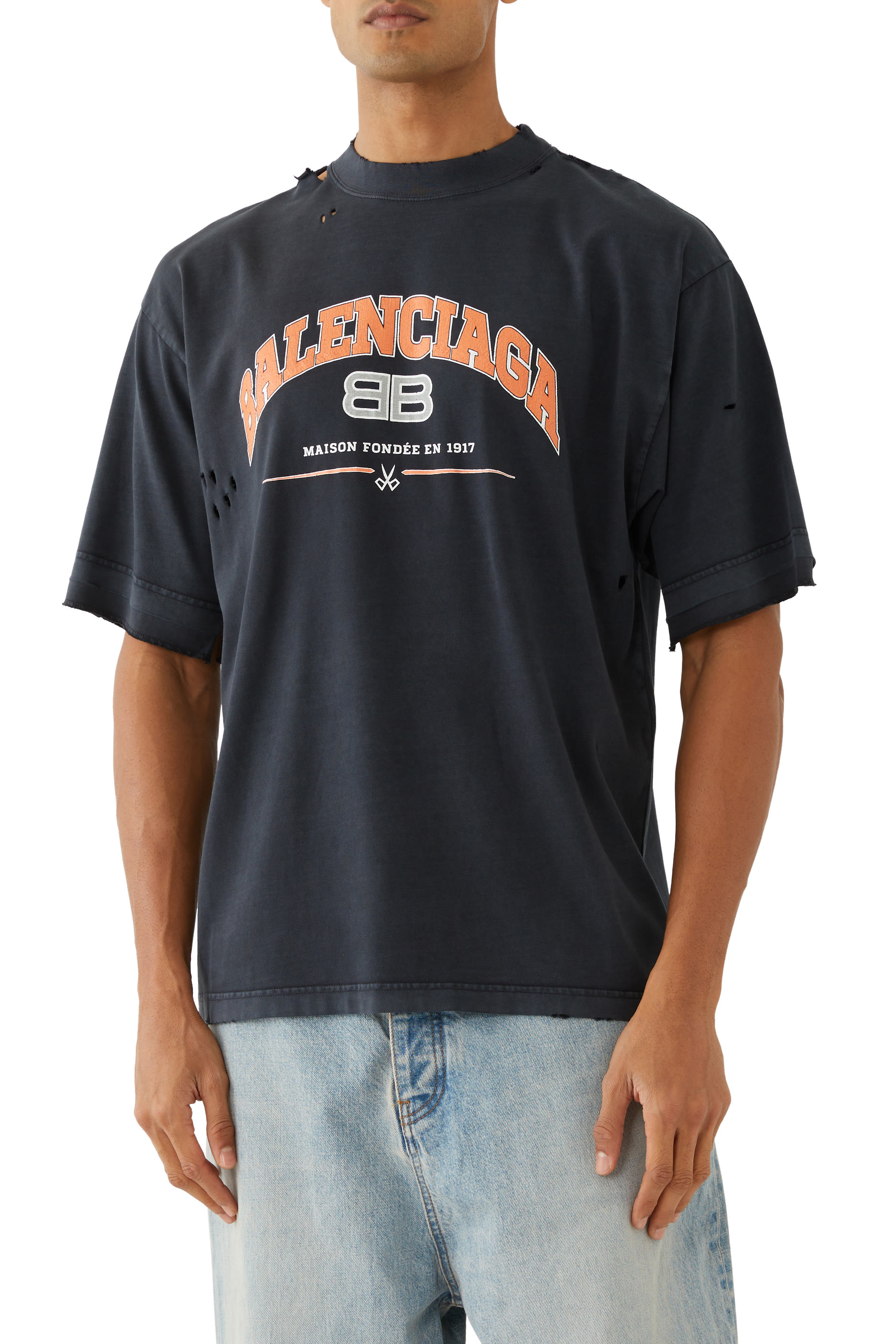 تيشيرت بطبعة شعار الماركة