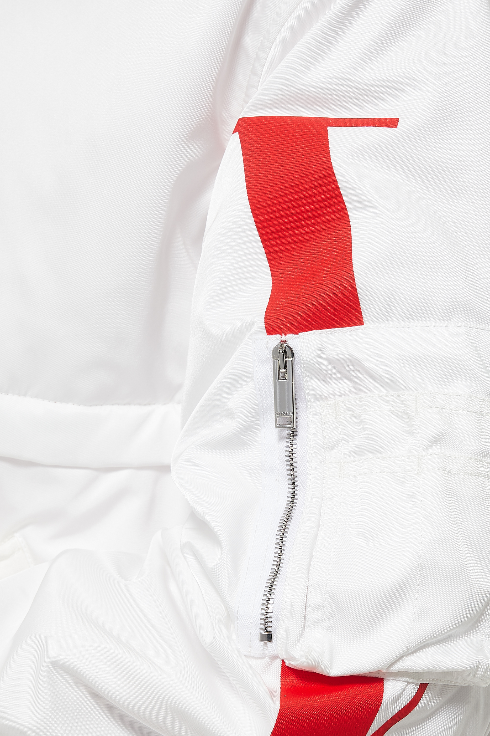 جاكيت بومبر بطبعة شعار VLTN