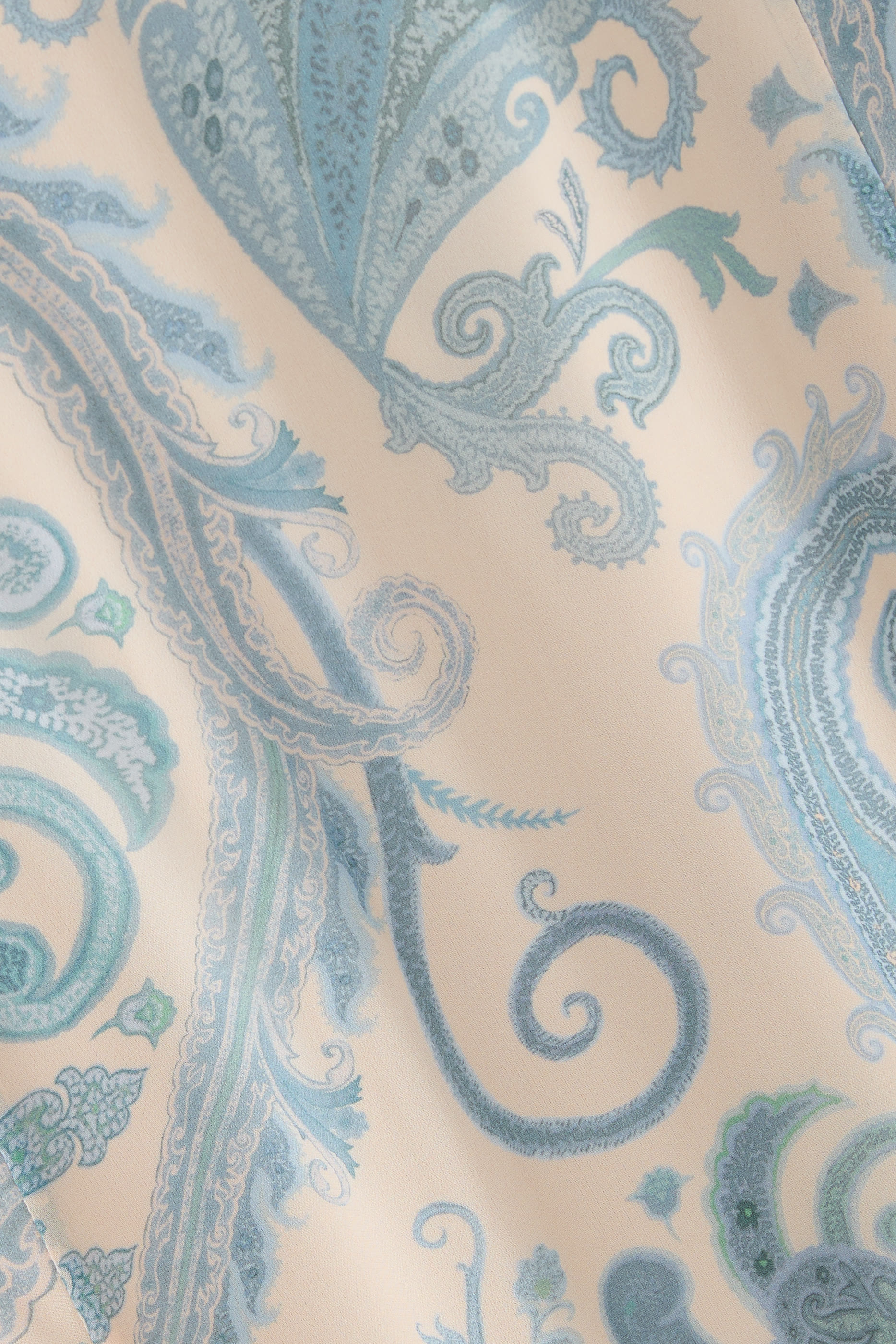 فستان الومينيت بقصة ضيقة