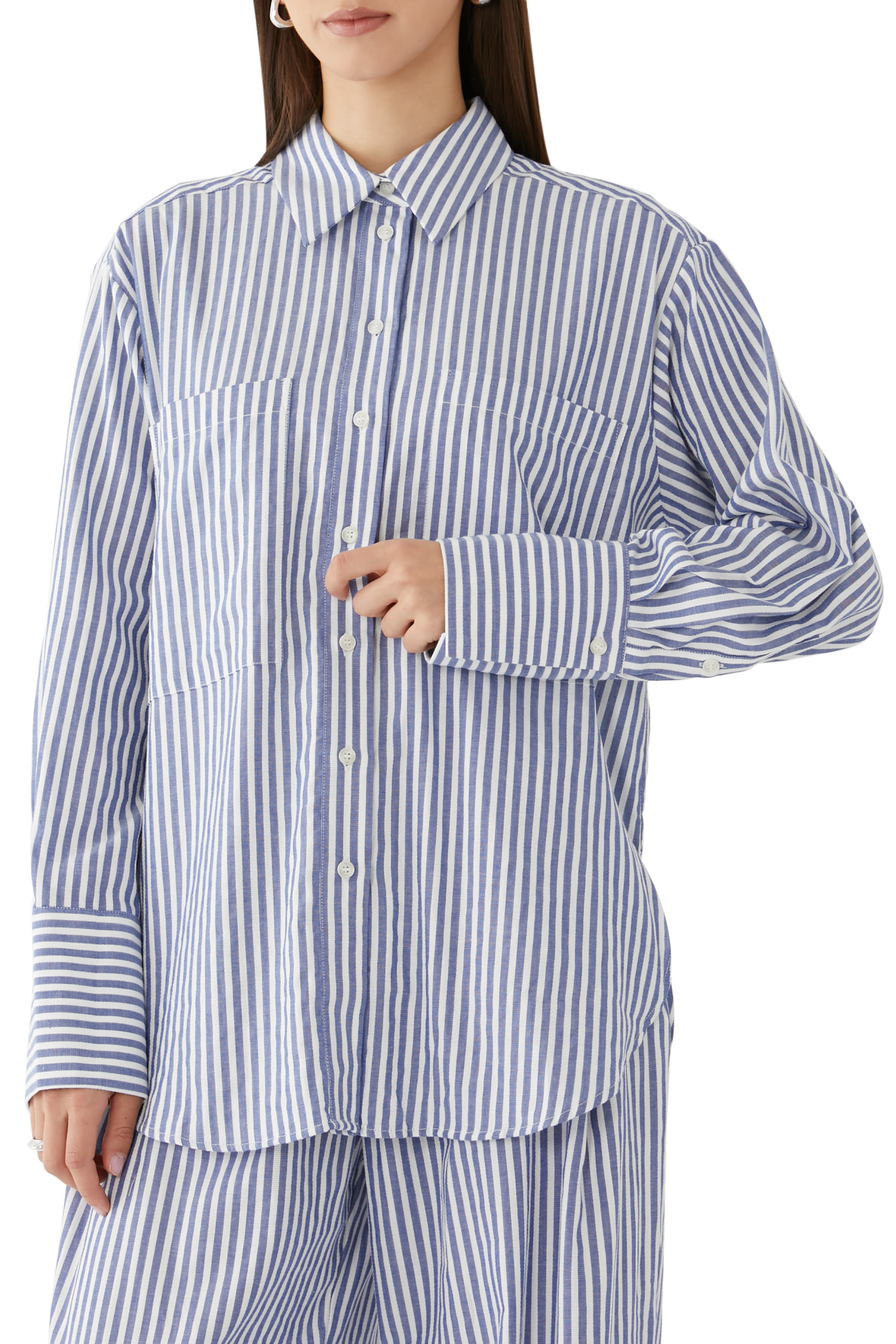 قميص ياسمين بحافة مقوسة