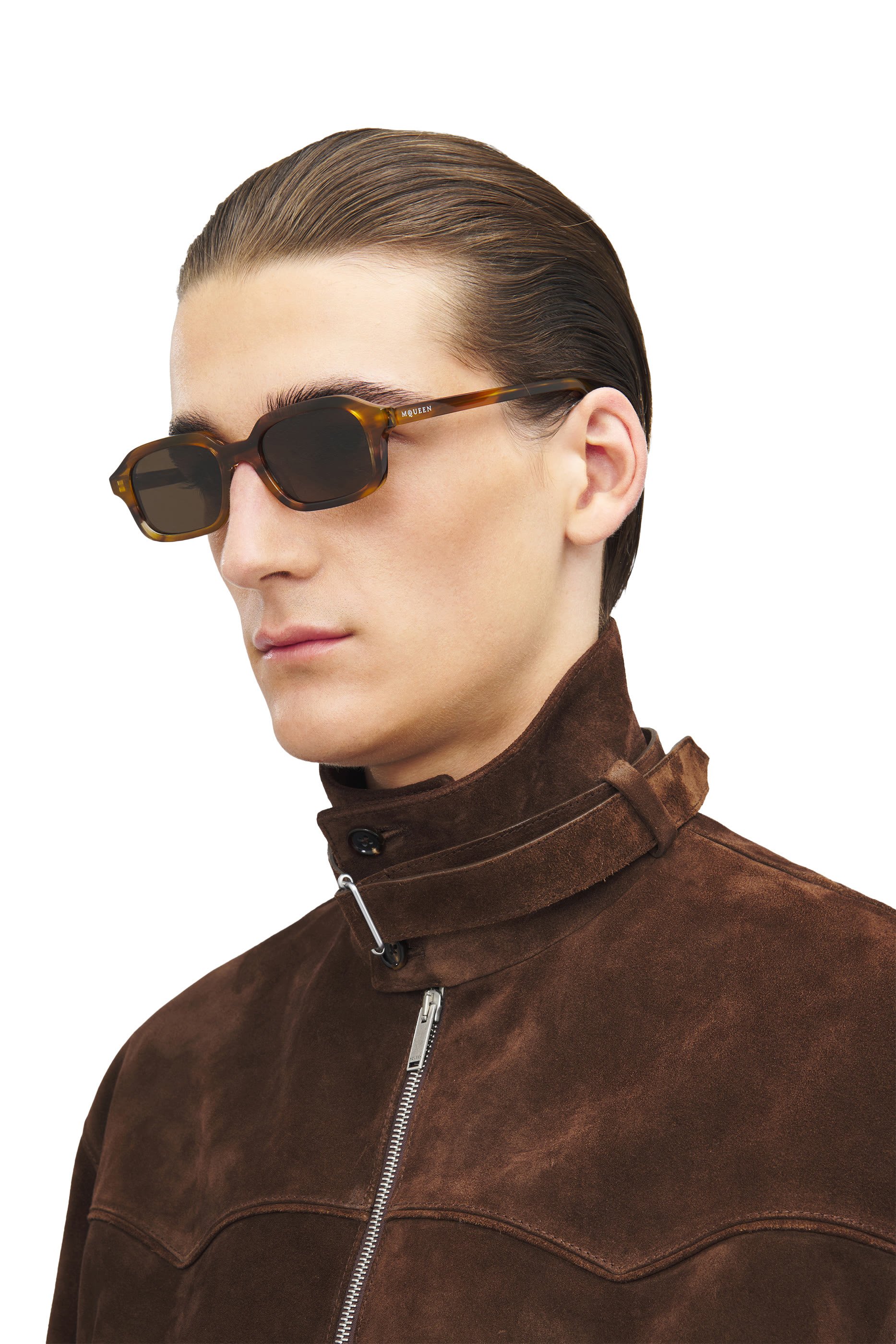 نظارة شمسية بشعار الماركة