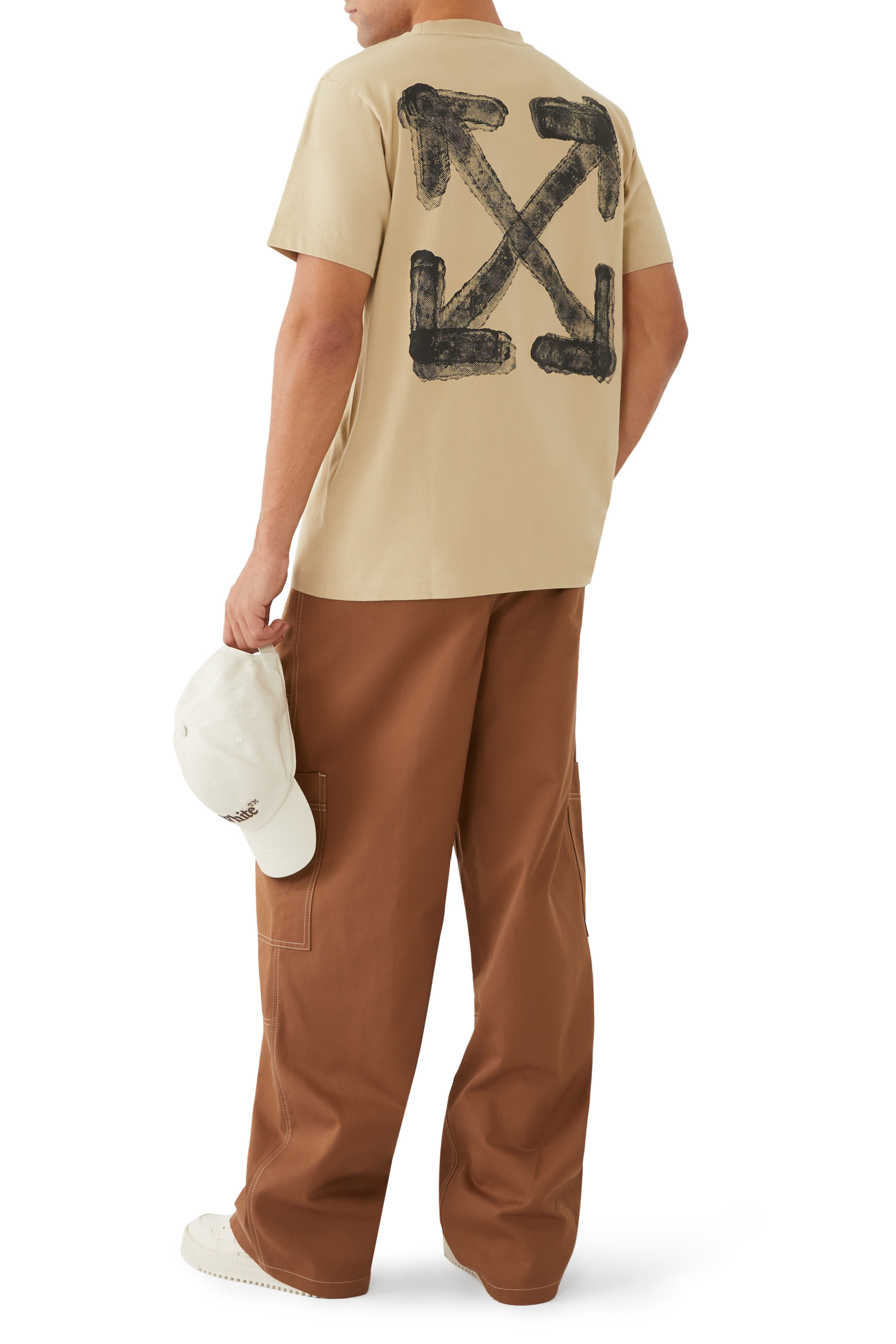 تيشيرت بقصة ضيقة بأكمام قصيرة ونقشة أسهم