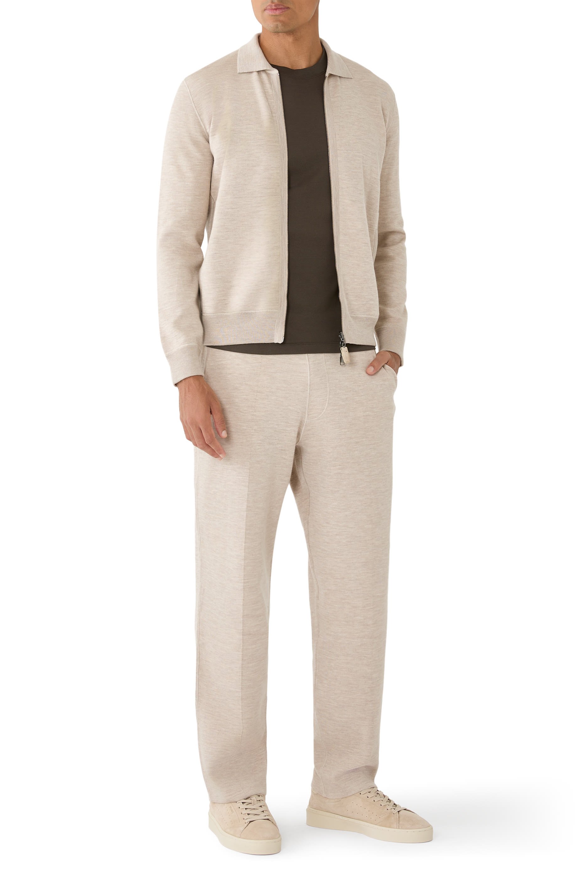 تيشيرت بياقة ضيقة