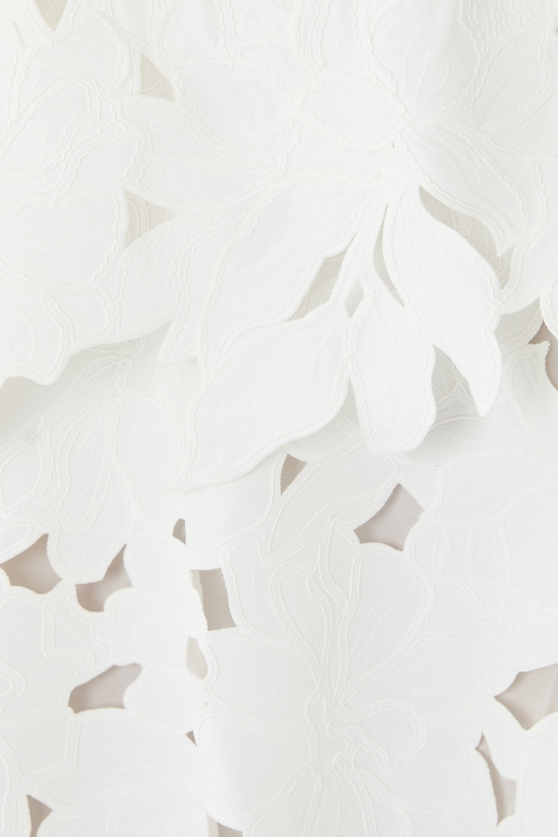 فستان أودري مزين بتفاصيل متوسط الطول