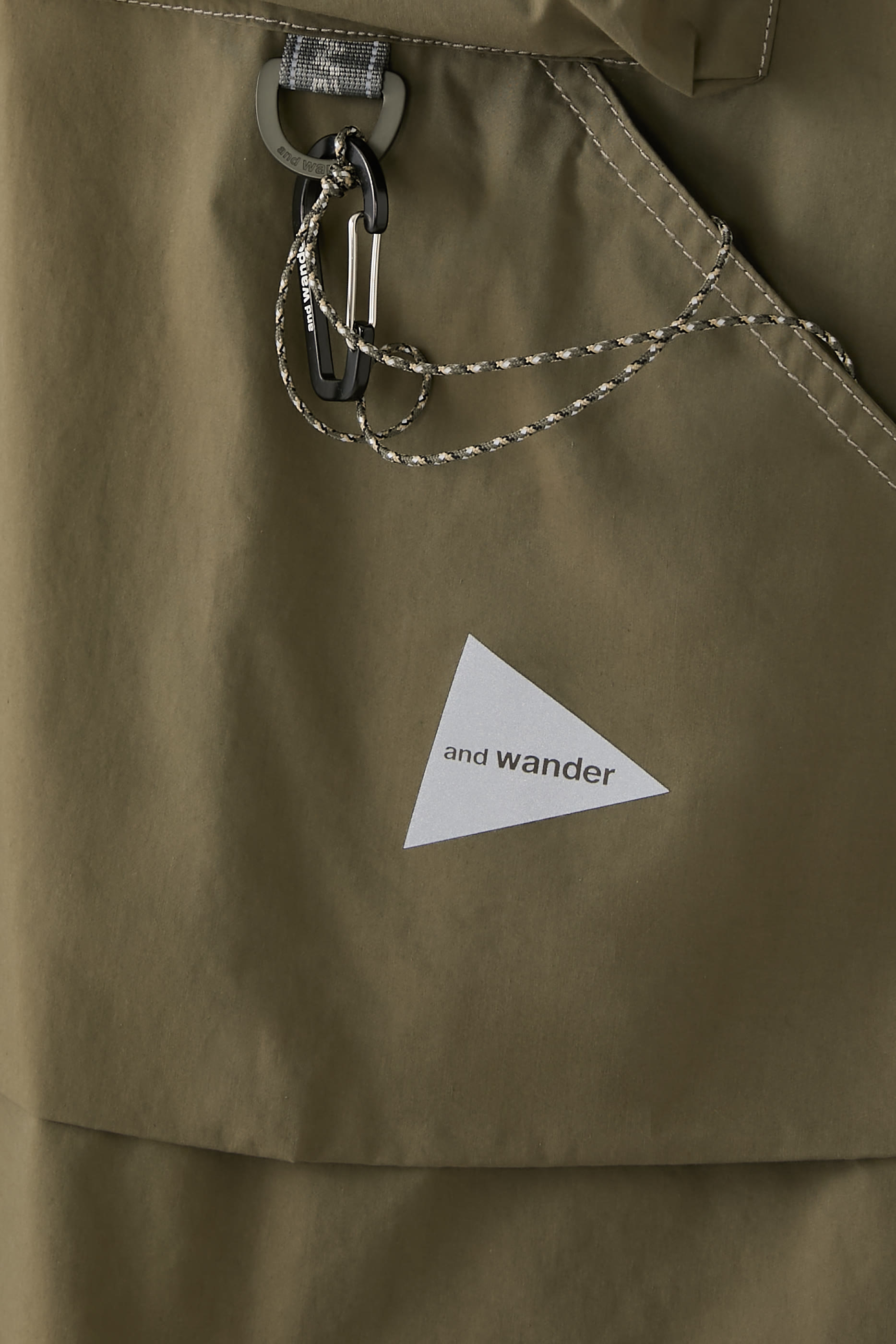 قميص بجيوب متعددة