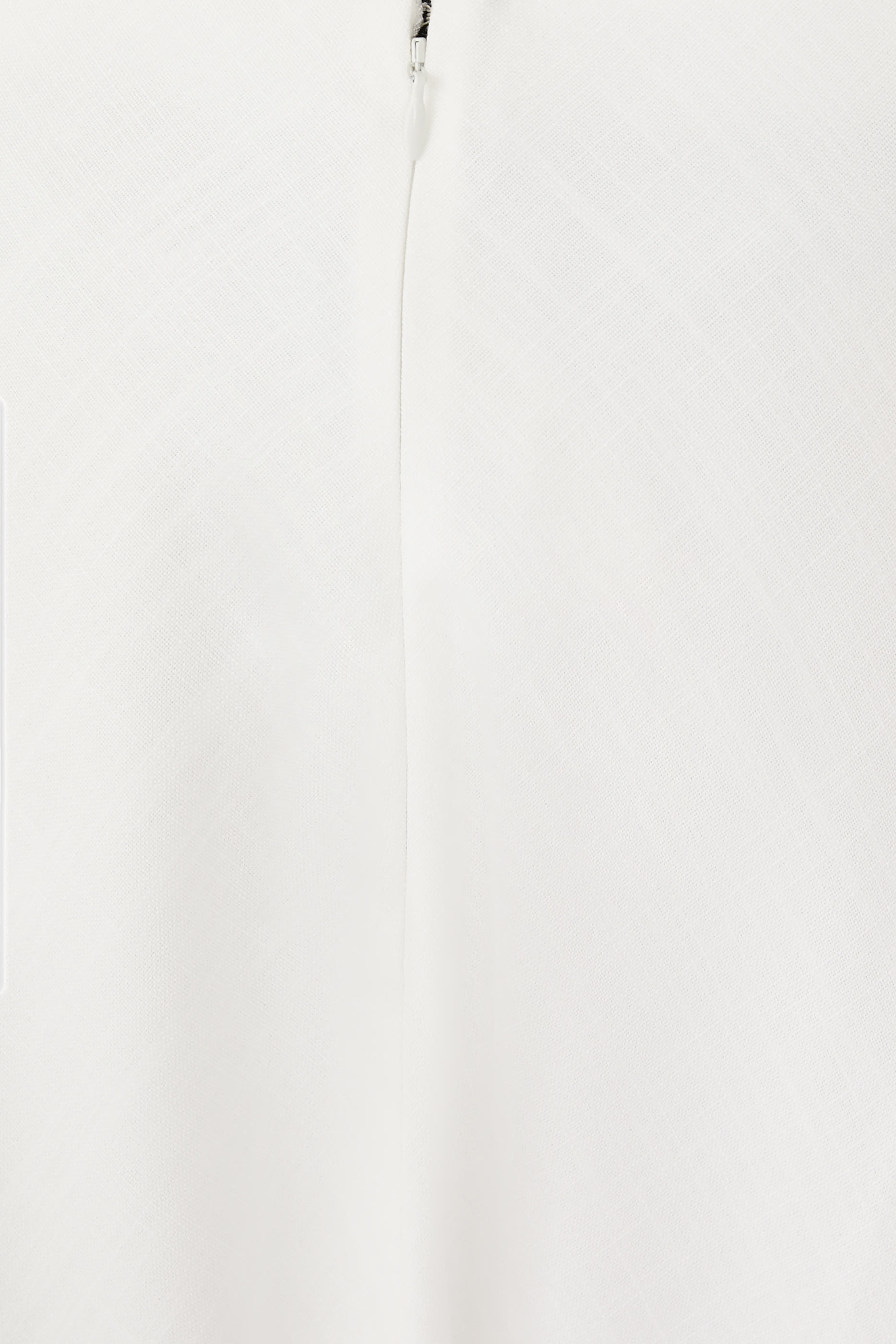 تنورة بقصة واسعة مائلة