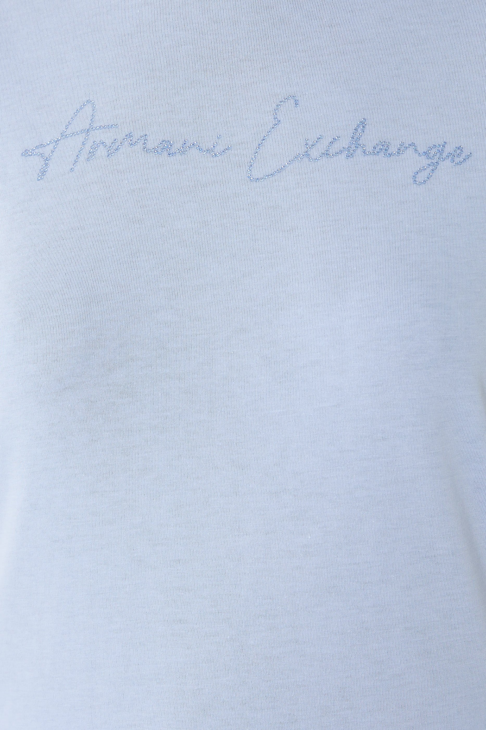 تيشيرت بأكمام قصيرة وشعار الماركة