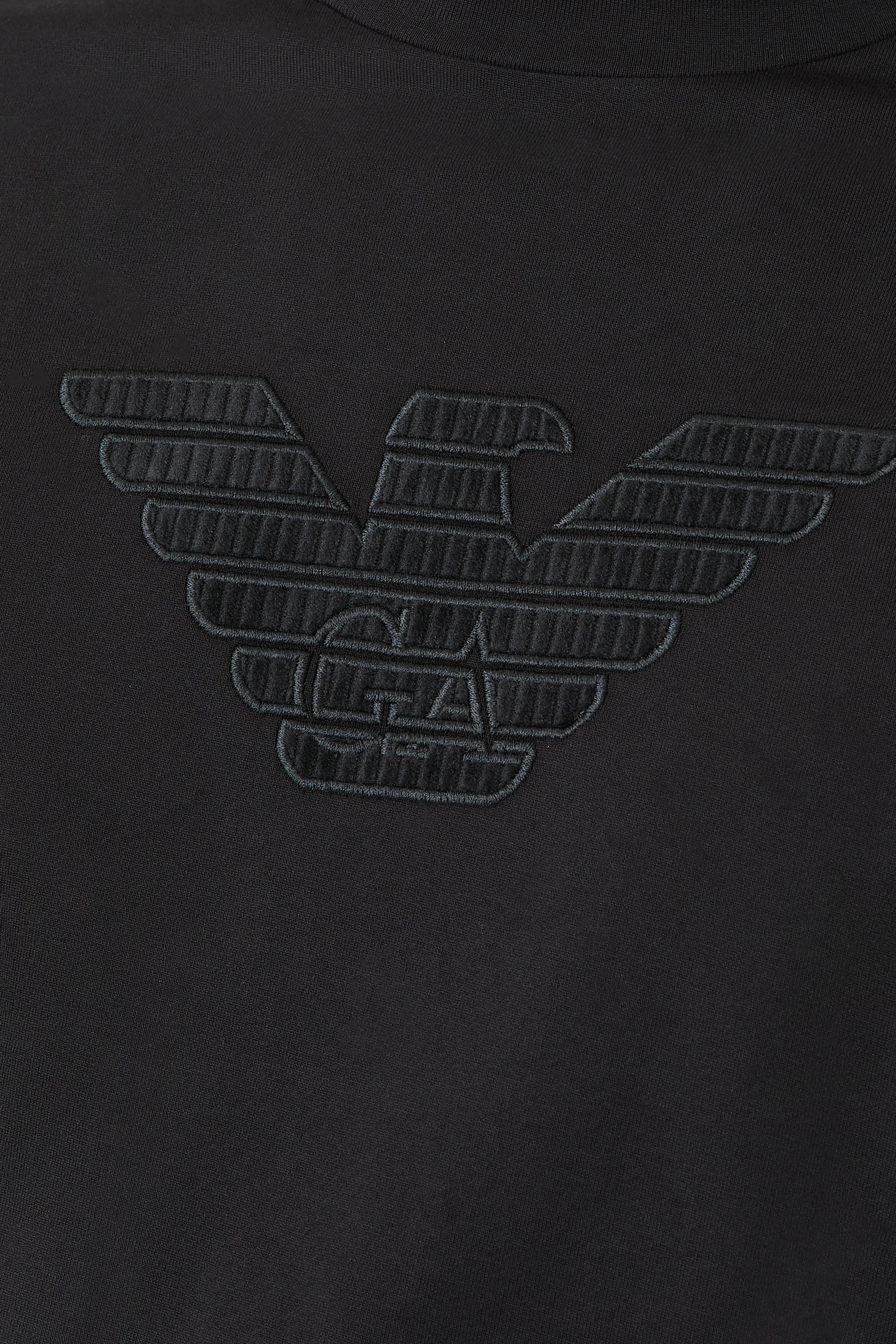 تيشيرت بطبعات شعار الماركة