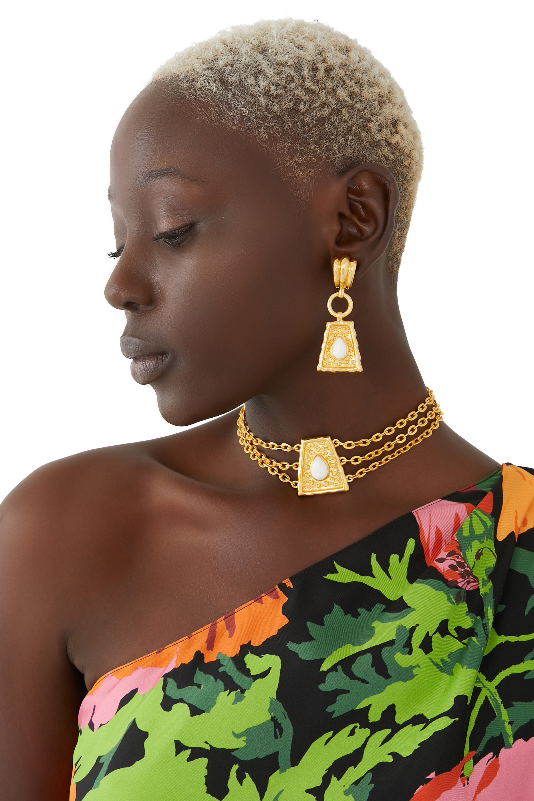 أقراط مايان مرصعة بأحجار بيضاء نحاس مطلي بذهب أصفر عيار 24